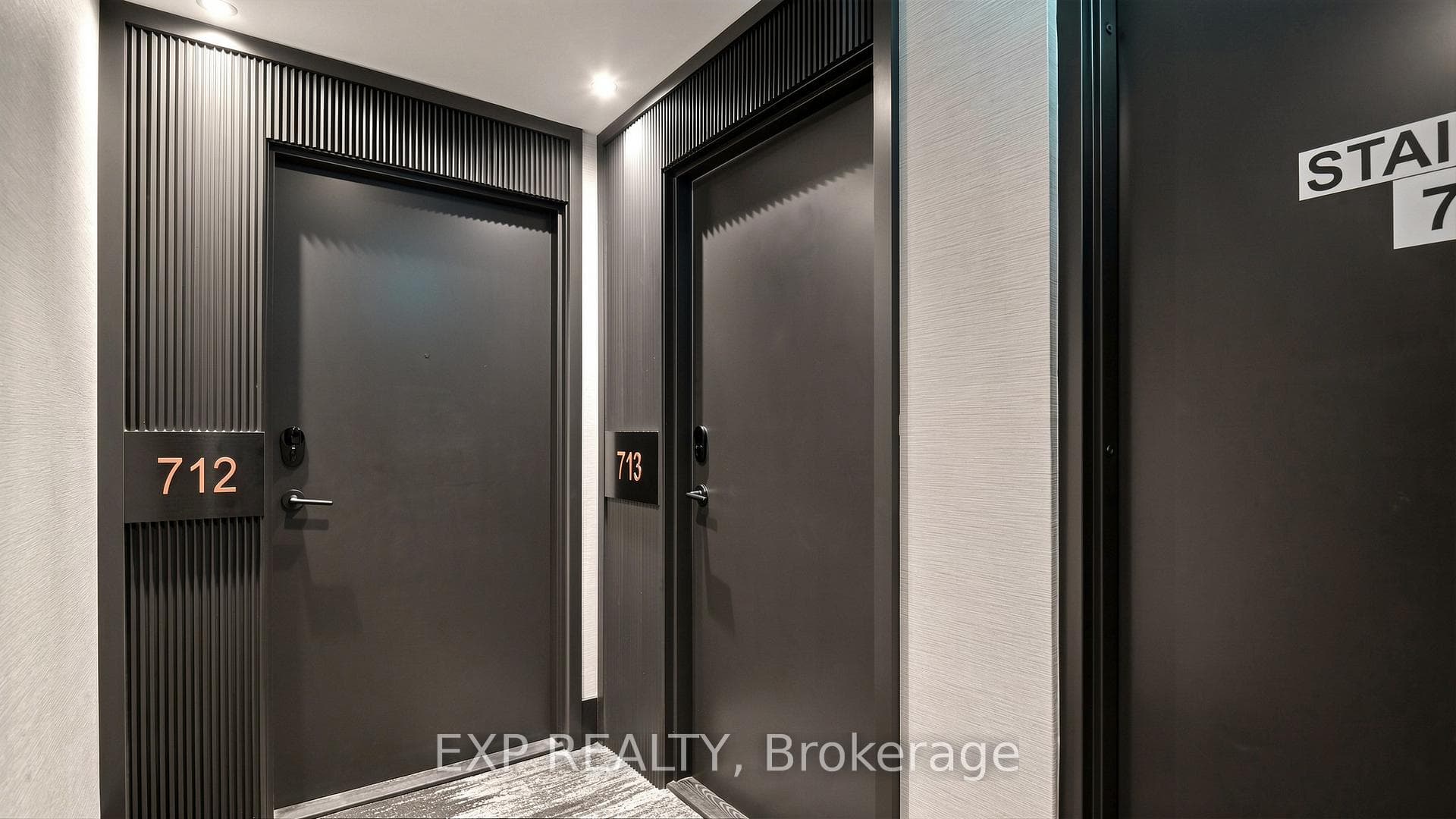 2450 Old Bronte Road Unit 713 photo 4