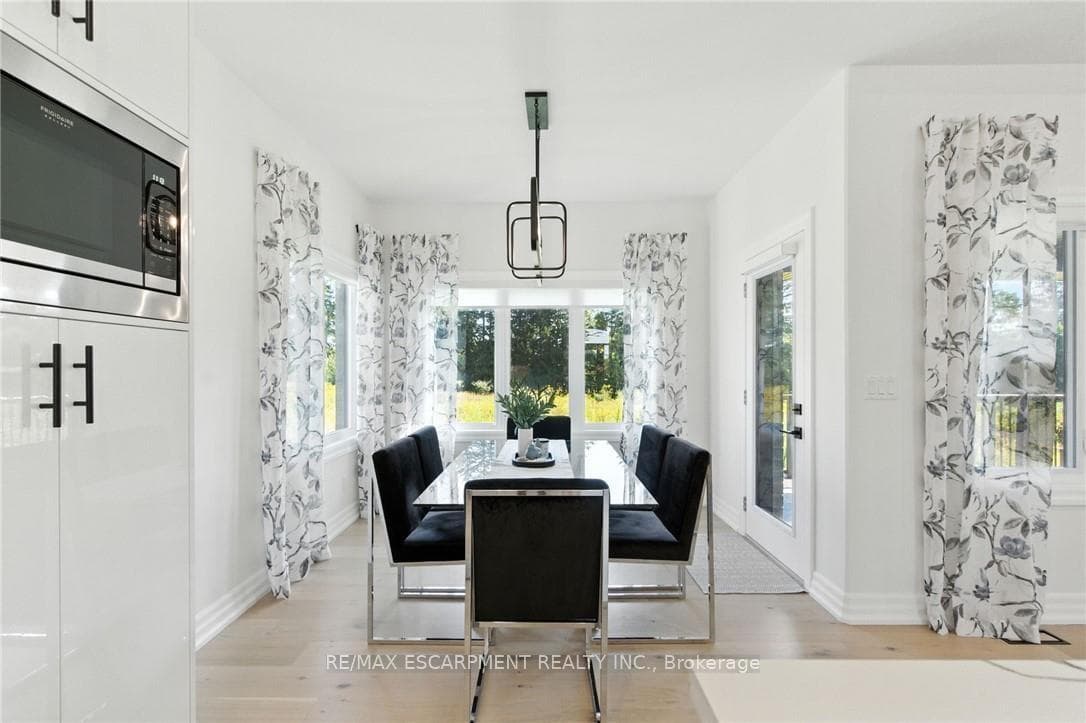 270 Charles Street photo 11