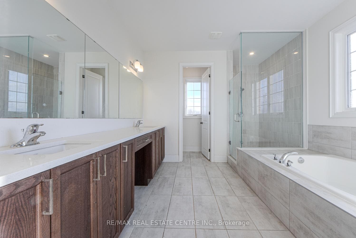 2492 ORCHESTRATE (UPPER) Drive photo 27