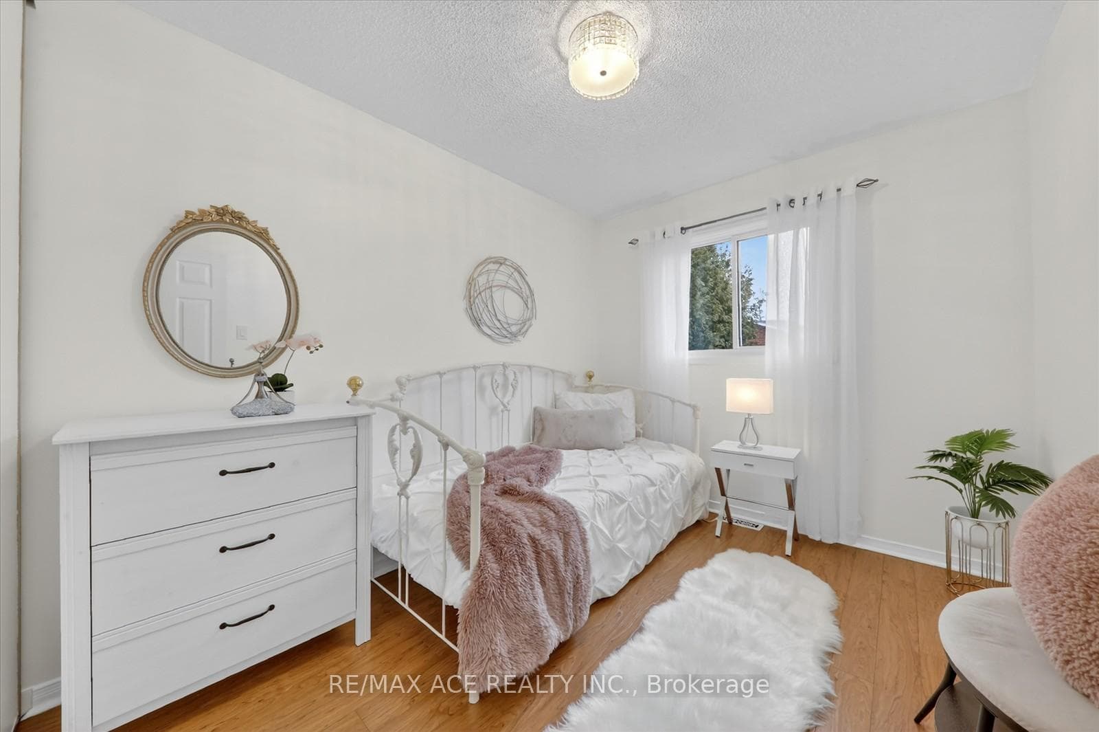 1 Aldcroft Crescent photo 31