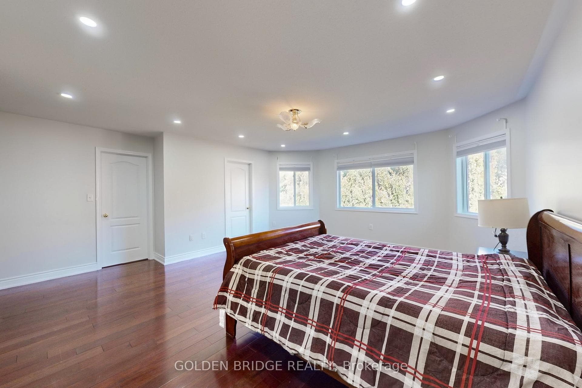 158 Worthington Avenue photo 16