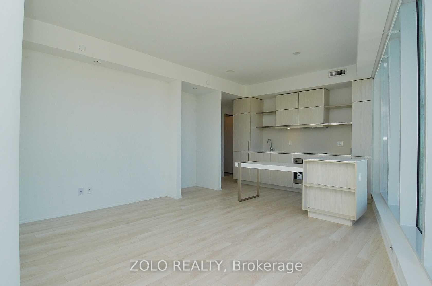197 Yonge Street Unit 5202 photo 7