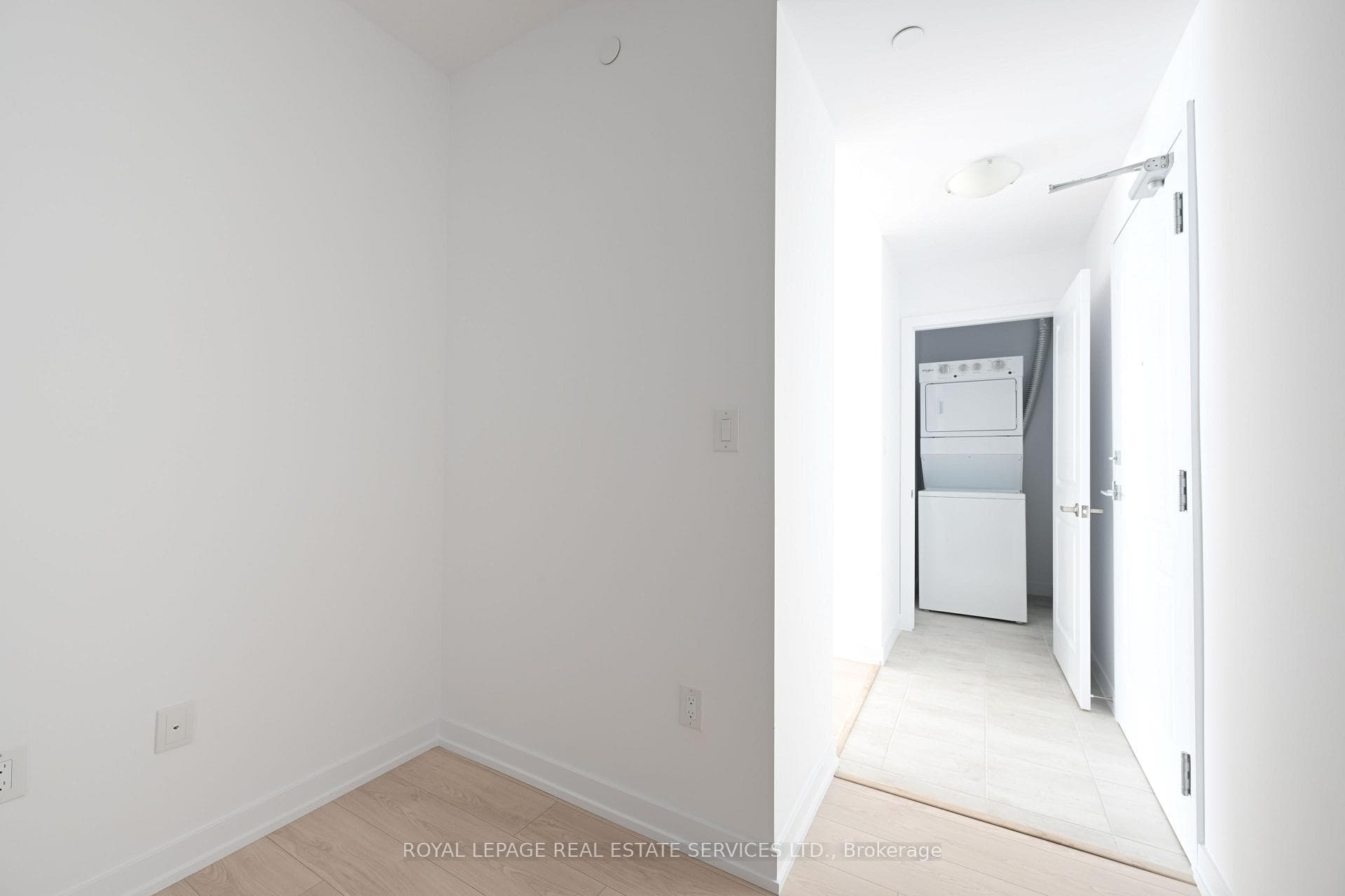 450 Dundas Street Unit 231 photo 8