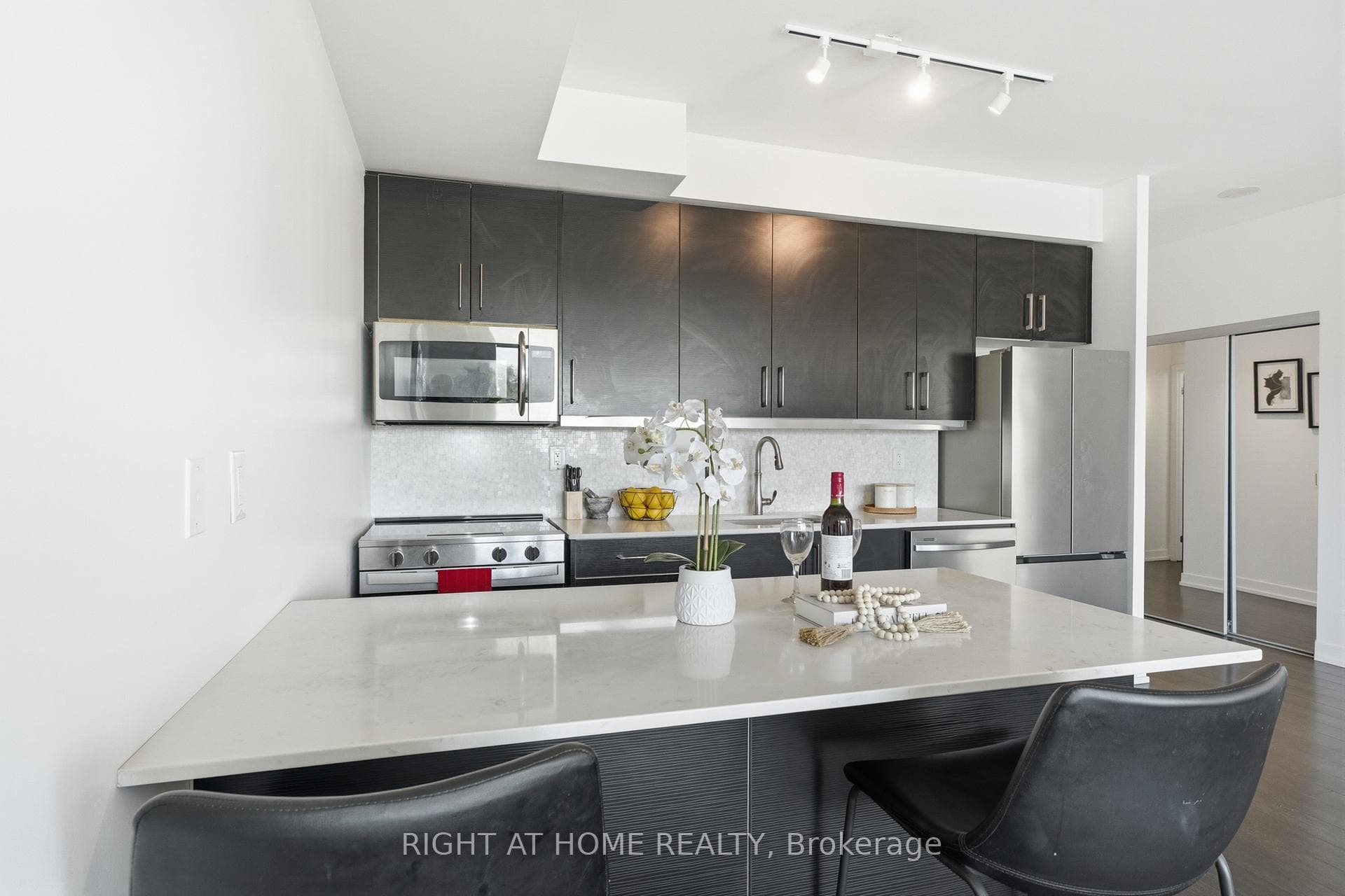 5101 Dundas Street Unit 411 photo 13