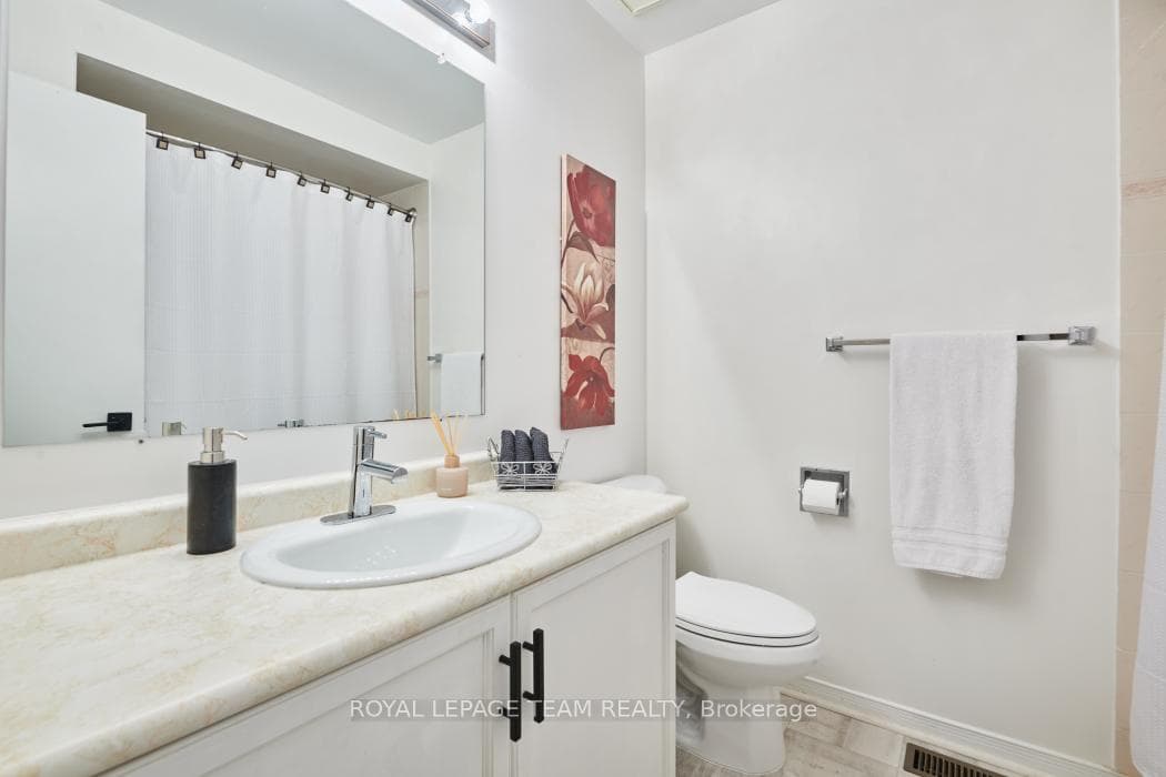 1443 Caravel Crescent photo 18