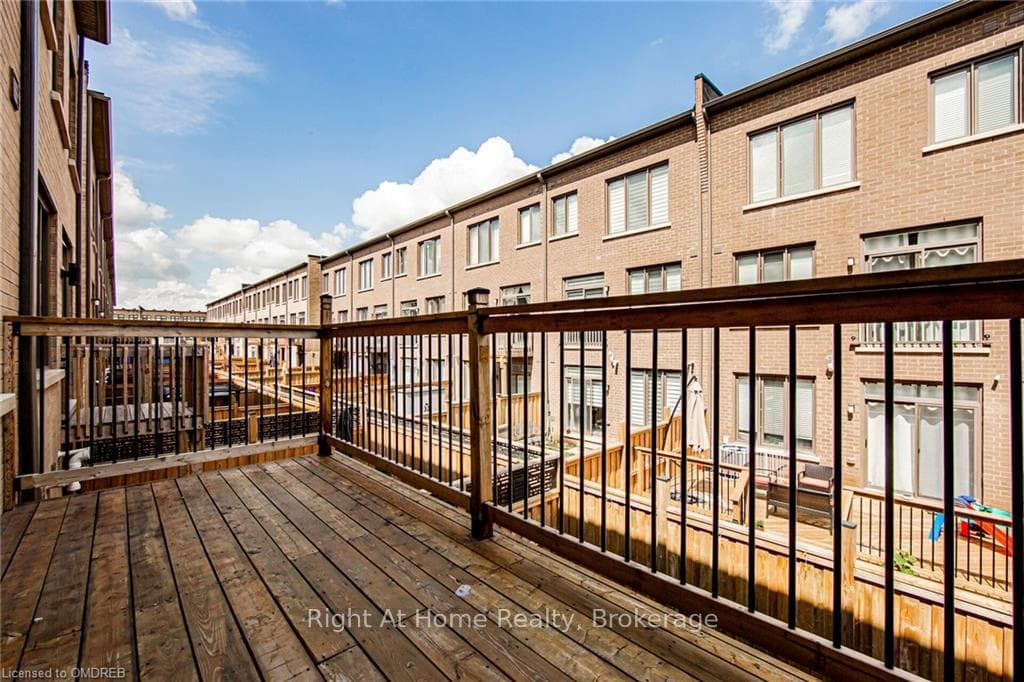 292 SQUIRE Crescent photo 27