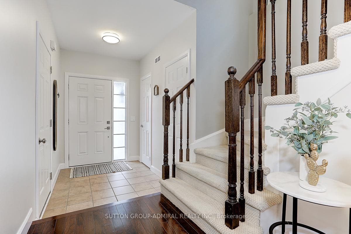 1329 Wadebridge Crescent photo 3