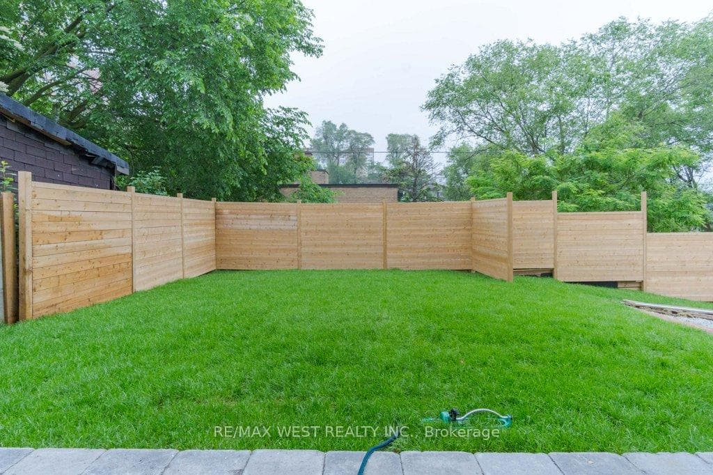 63 Lonborough Avenue Unit Upper photo 27
