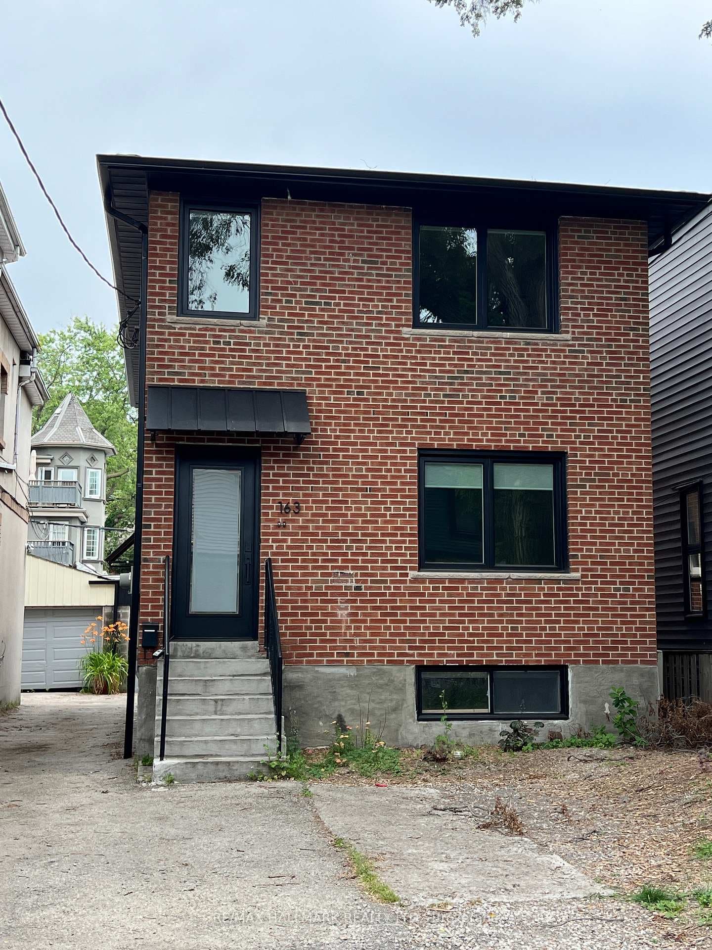 163 Boulton Avenue Unit Main photo 2