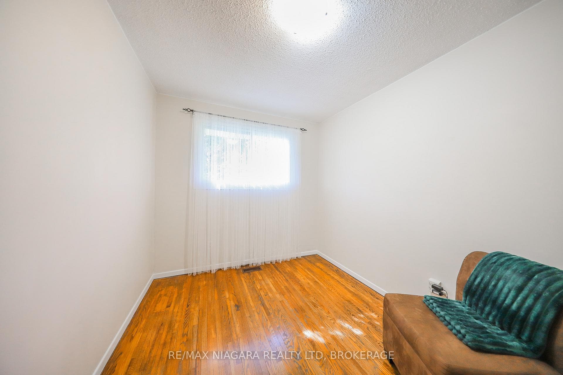 42 Seymour Avenue photo 15