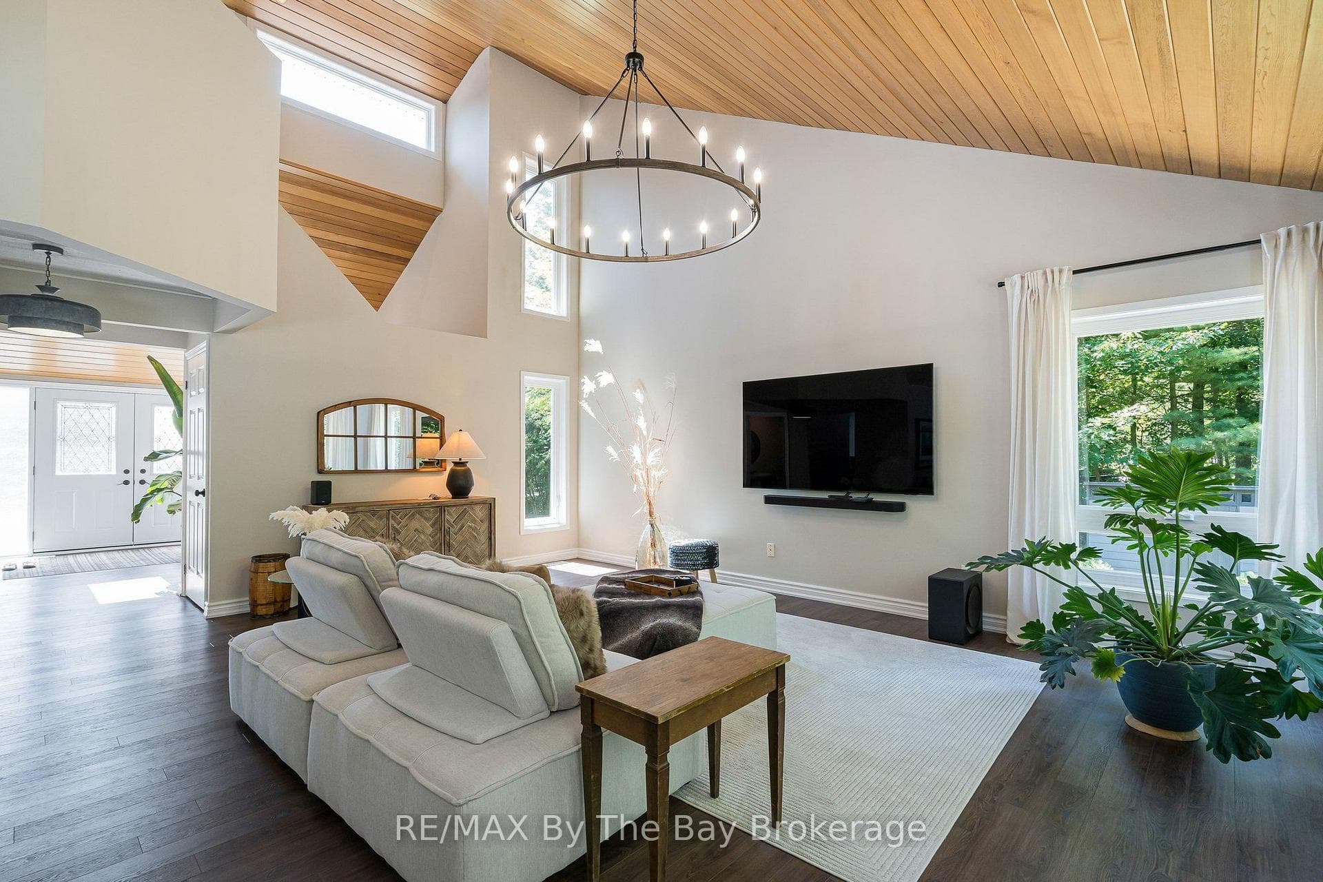 22 BRIDLEWOOD Crescent photo 3