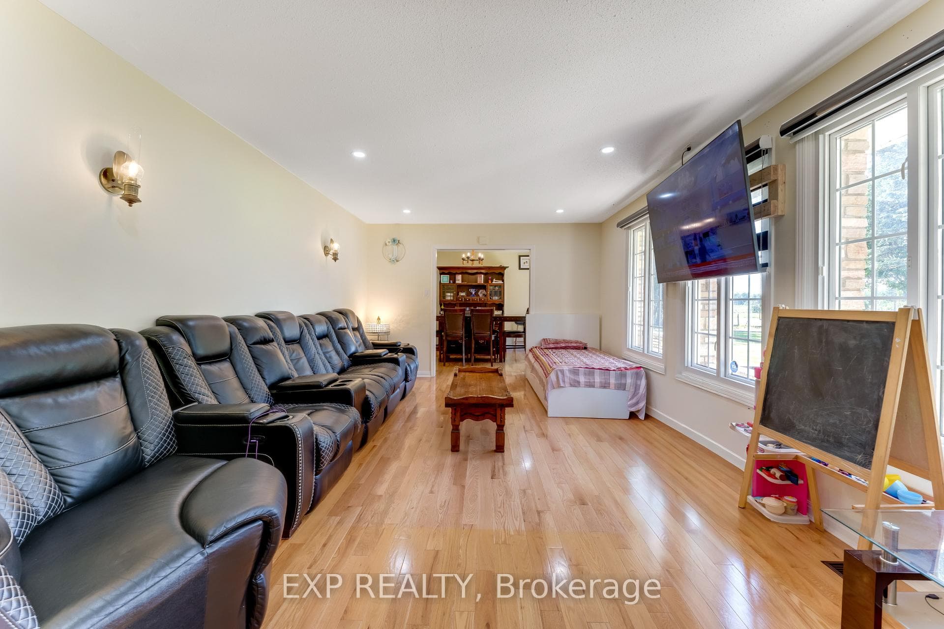 2047 Hamilton Road photo 28