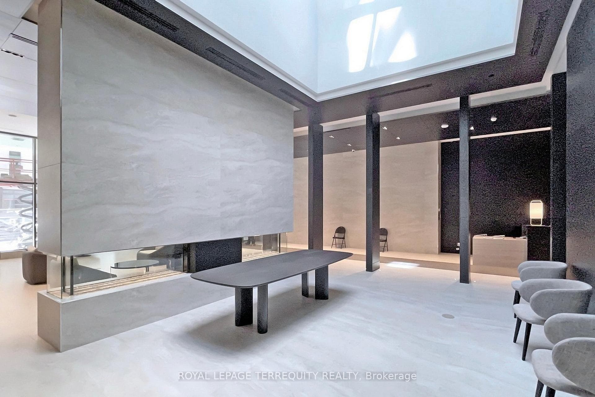 2221 Yonge Street Unit 905 photo 5