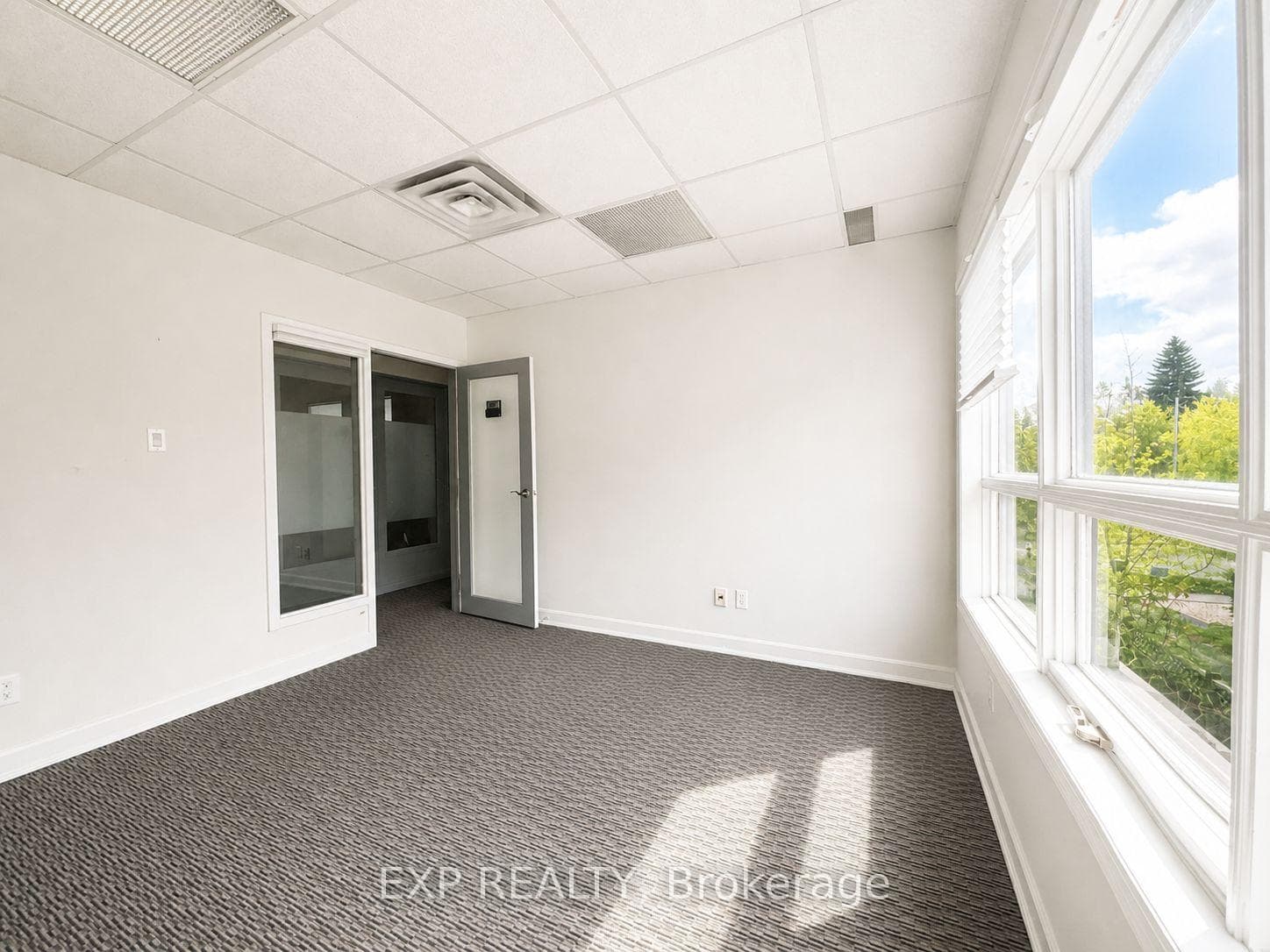 111 Sherwood Drive Unit 207 photo 3