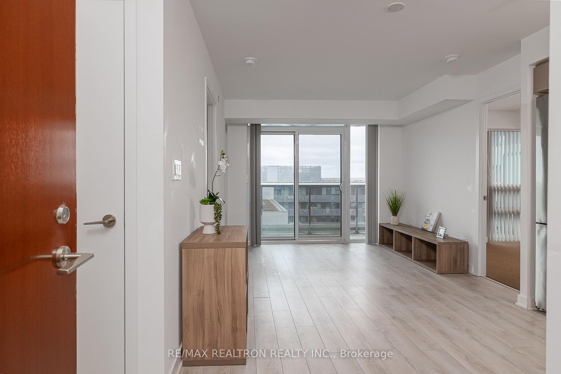 160 FLEMINGTON Road Unit 803 photo 4