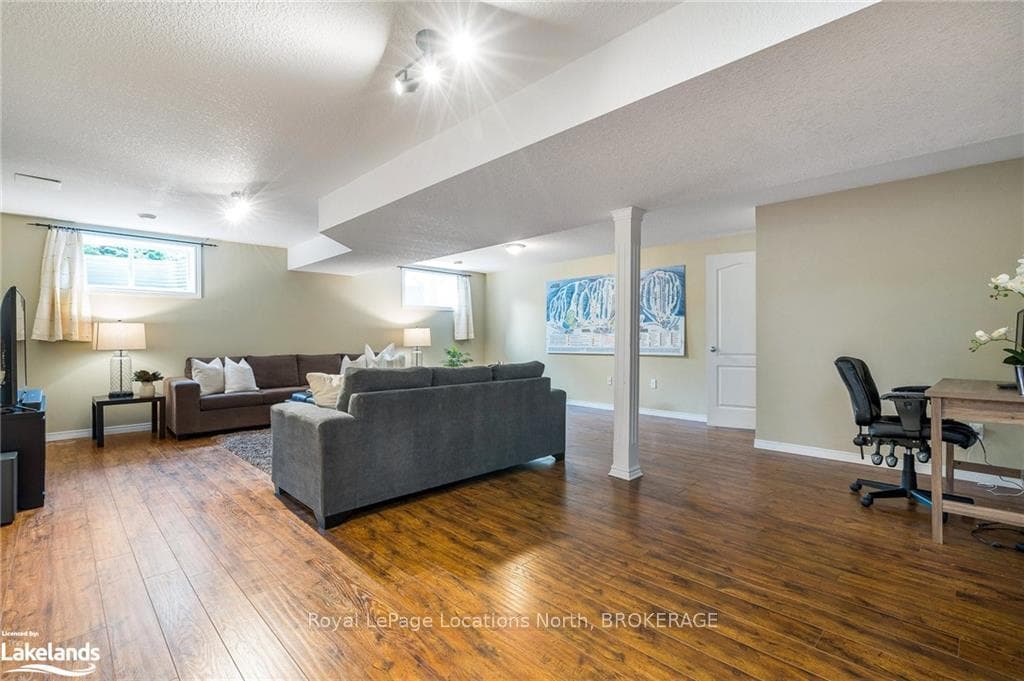 19 LYNDEN Street photo 37