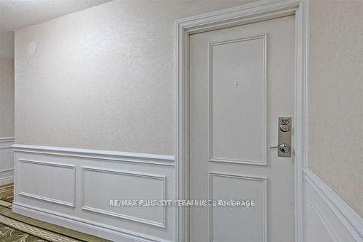 1535 Lakeshore Road Unit 305 photo 26