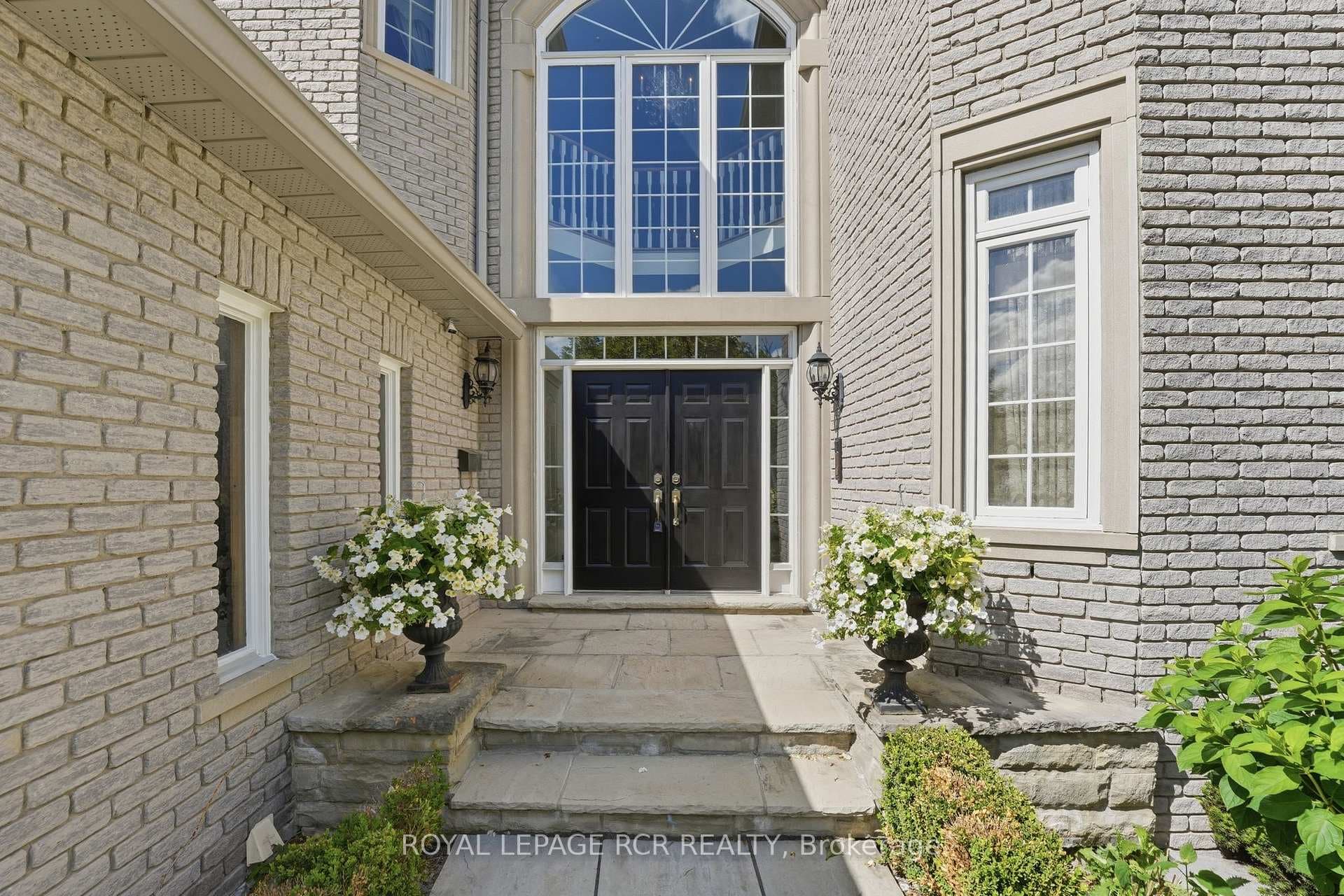 193 Sherwood Place photo 3