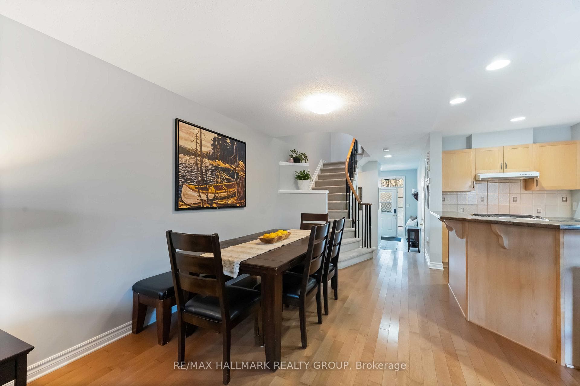 135 TANDALEE Crescent photo 11