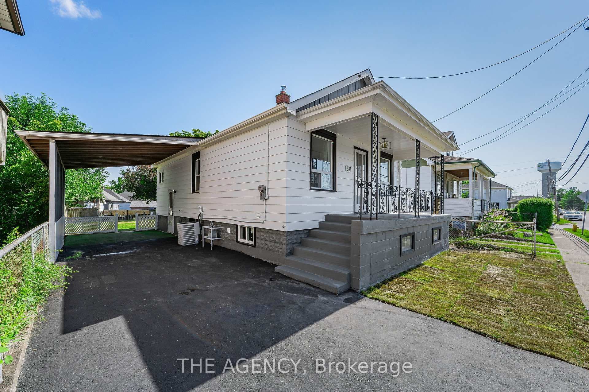 158 Niagara Falls Road photo 2