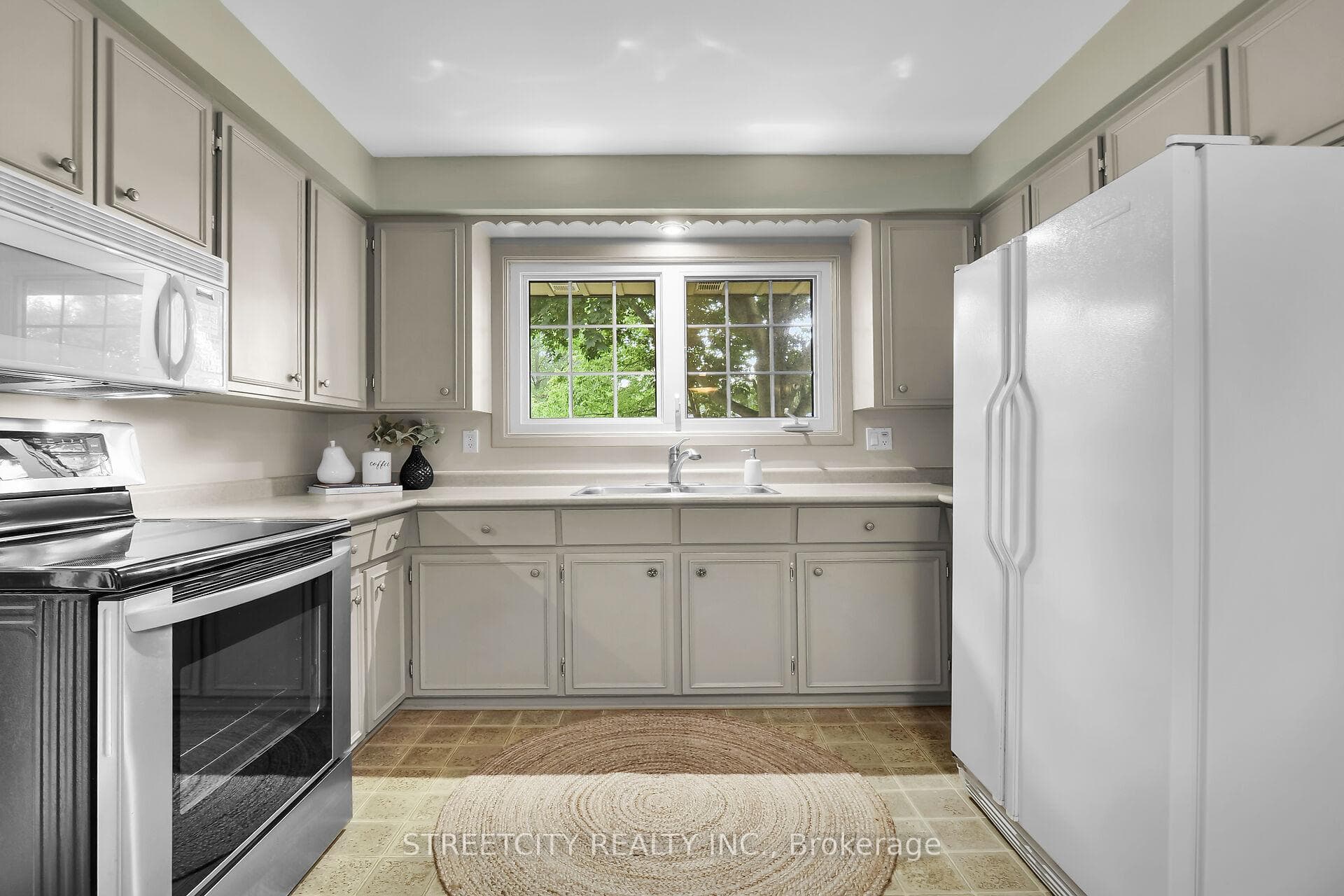 756 Glengyle Crescent photo 22