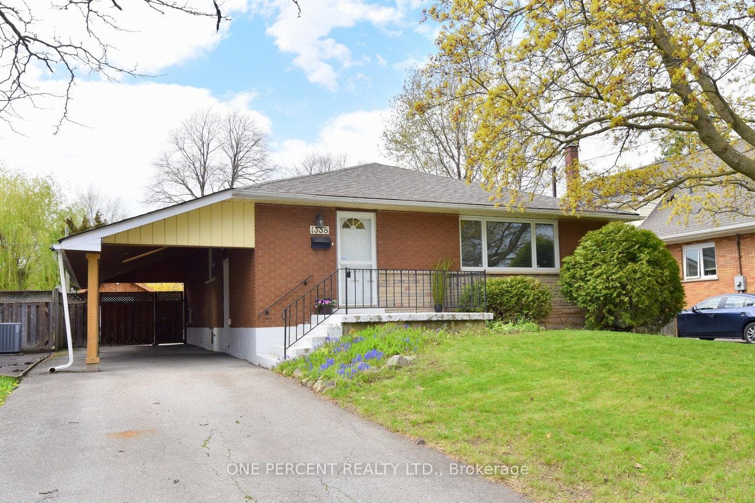UPDATED 3 Bed 2 Bath Mountainside Bungalow