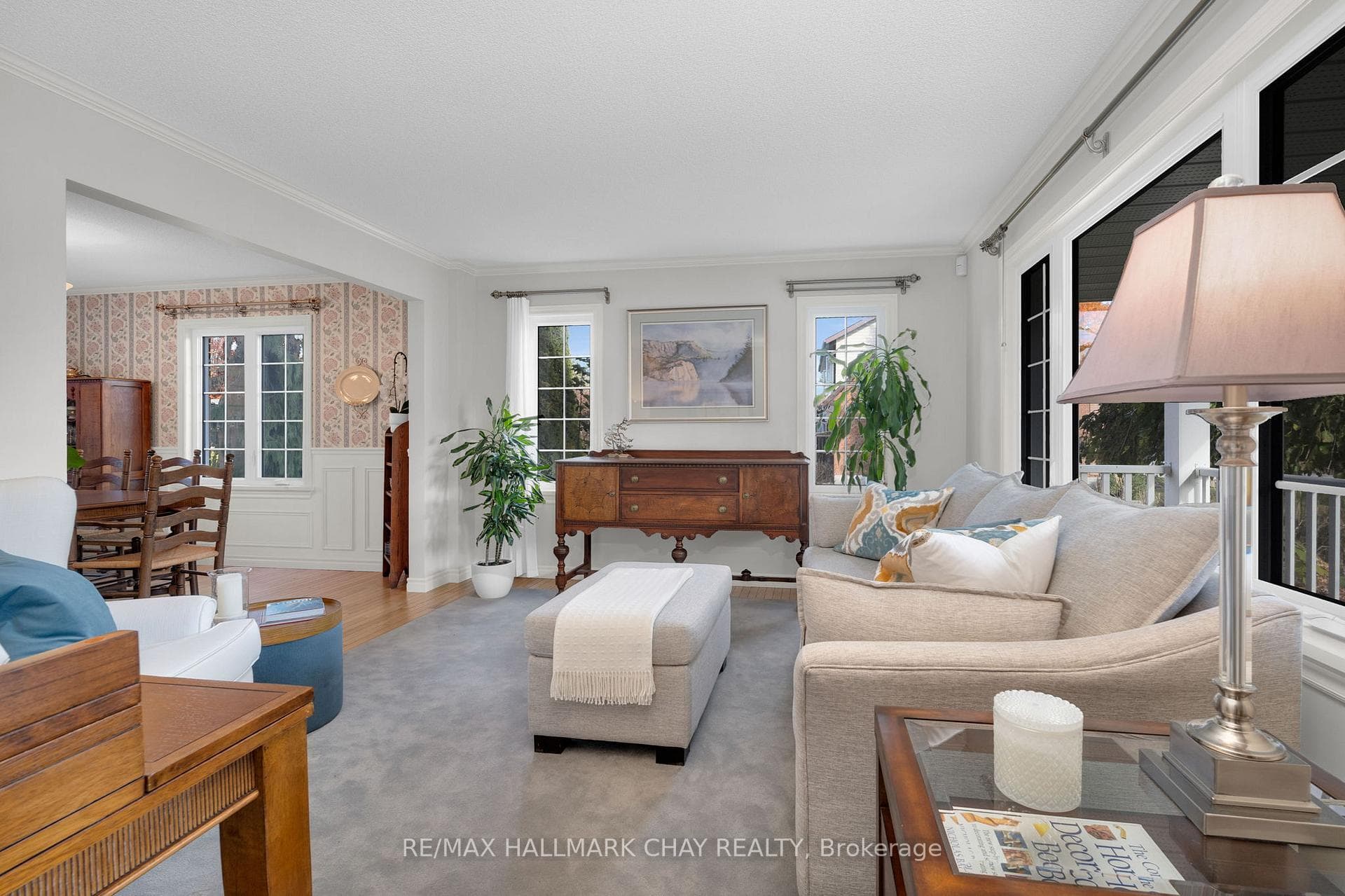 8 Martine Crescent photo 4