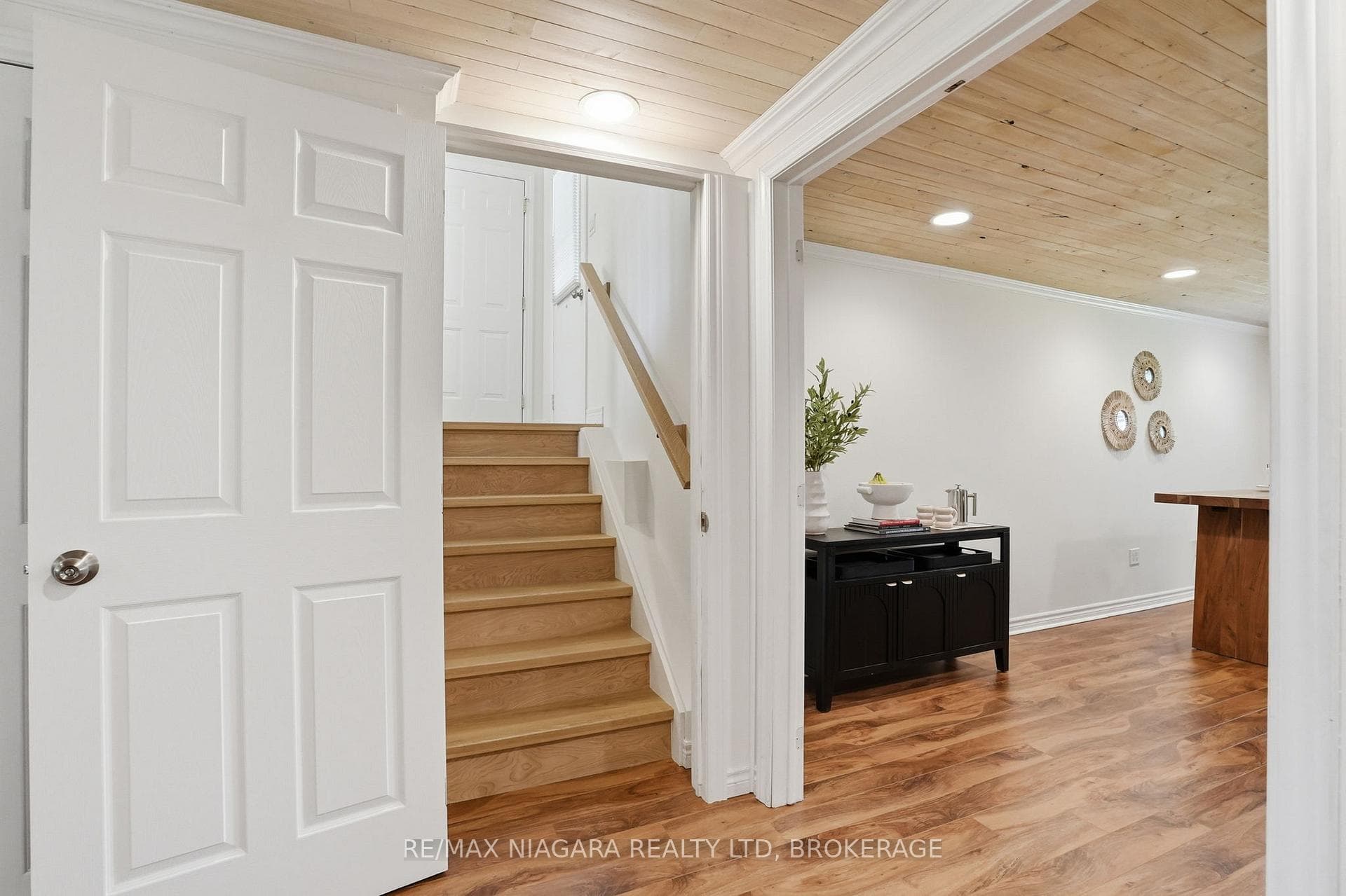129 Elma Street photo 27