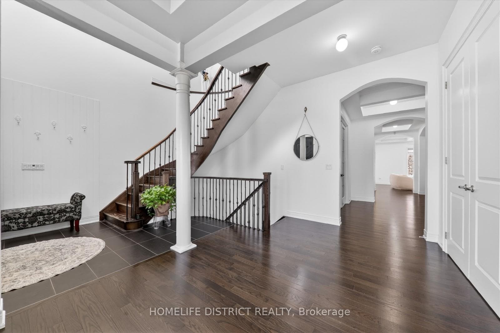 210 Cannes Avenue photo 8