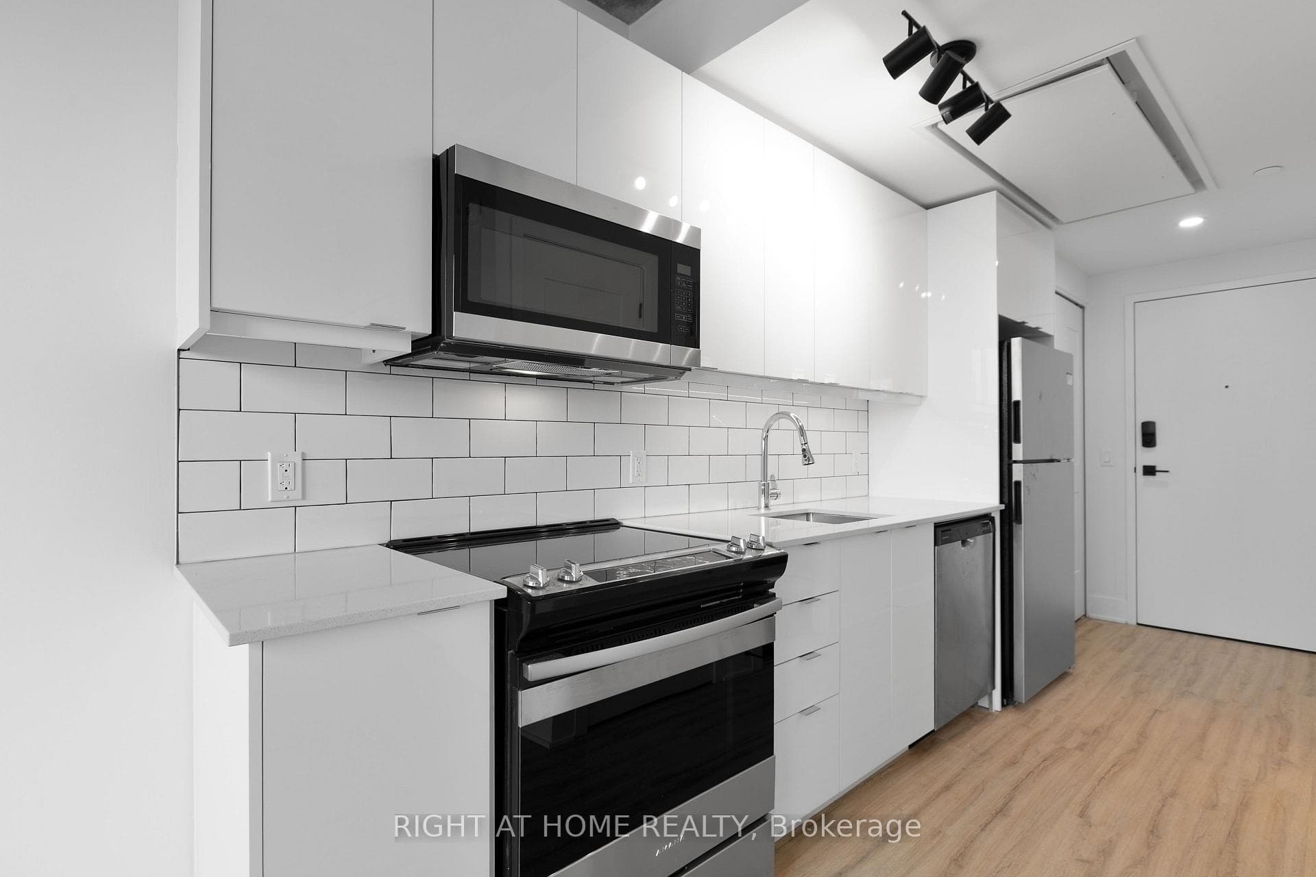 377 Winona Avenue Unit 502 photo 6