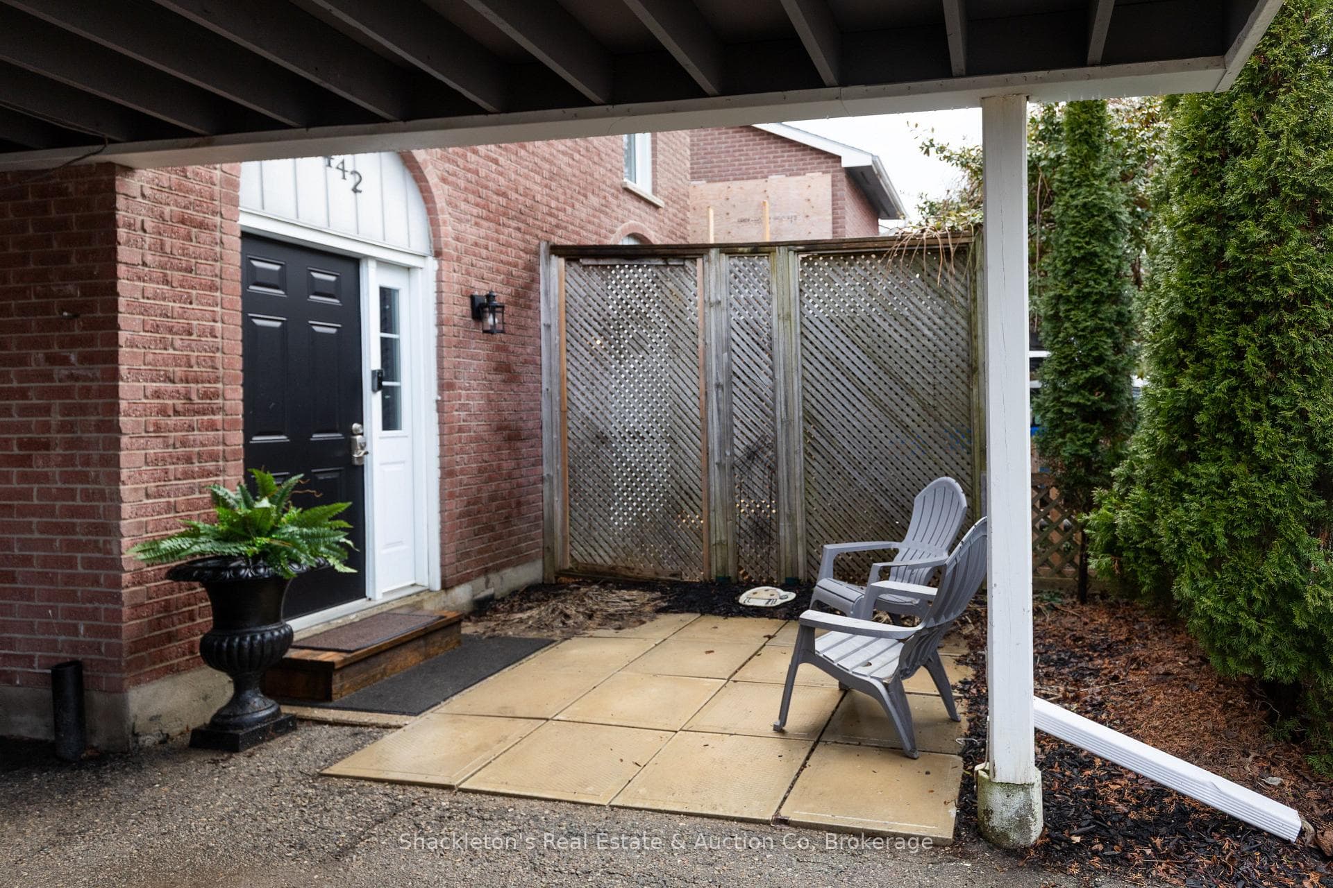 442 Glastonbury Drive photo 3