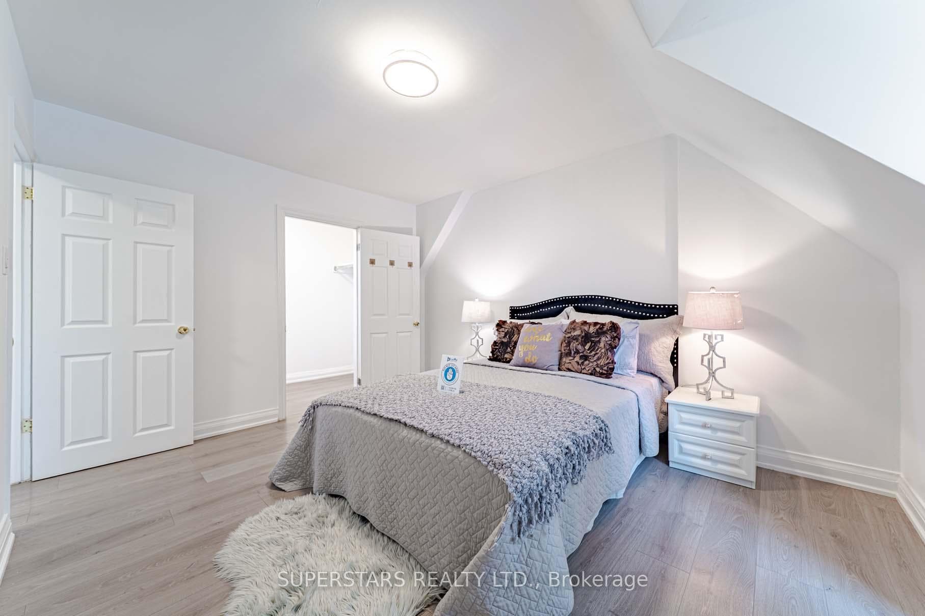 84 Lawrence Avenue photo 17