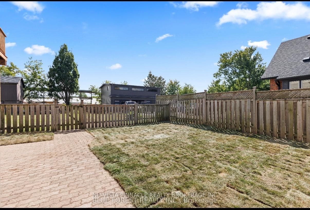 7065 Longwoods Road Unit UPPER photo 21