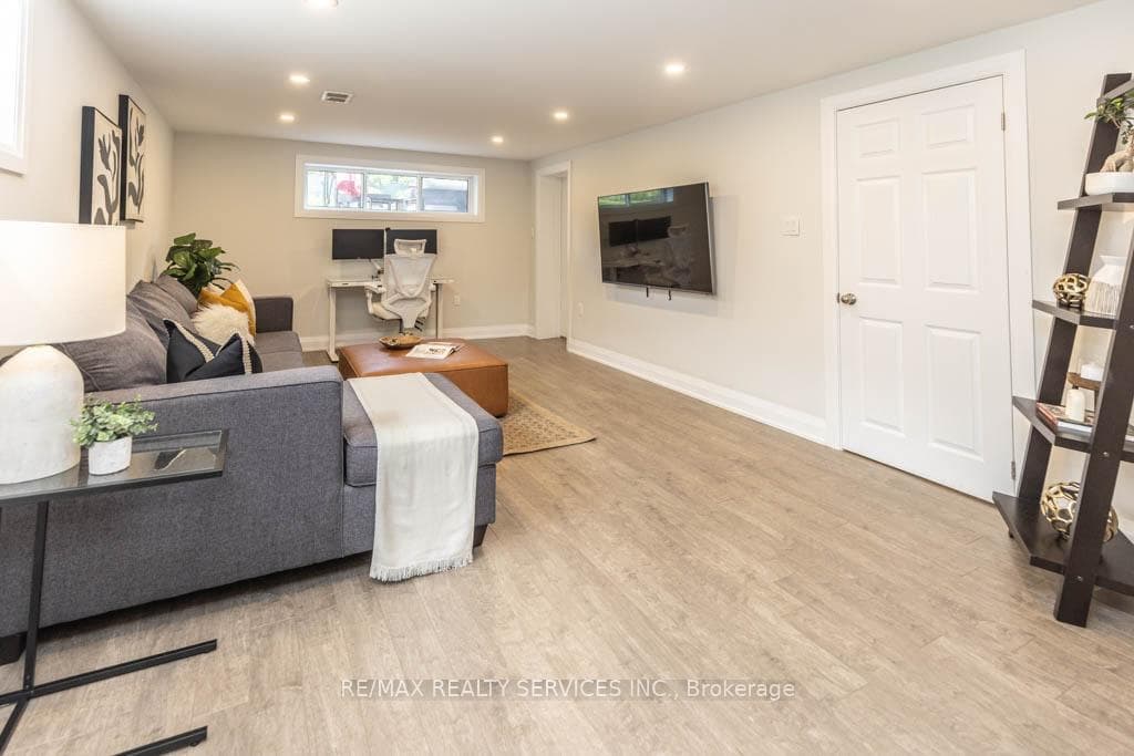 126 Roebuck Drive photo 18