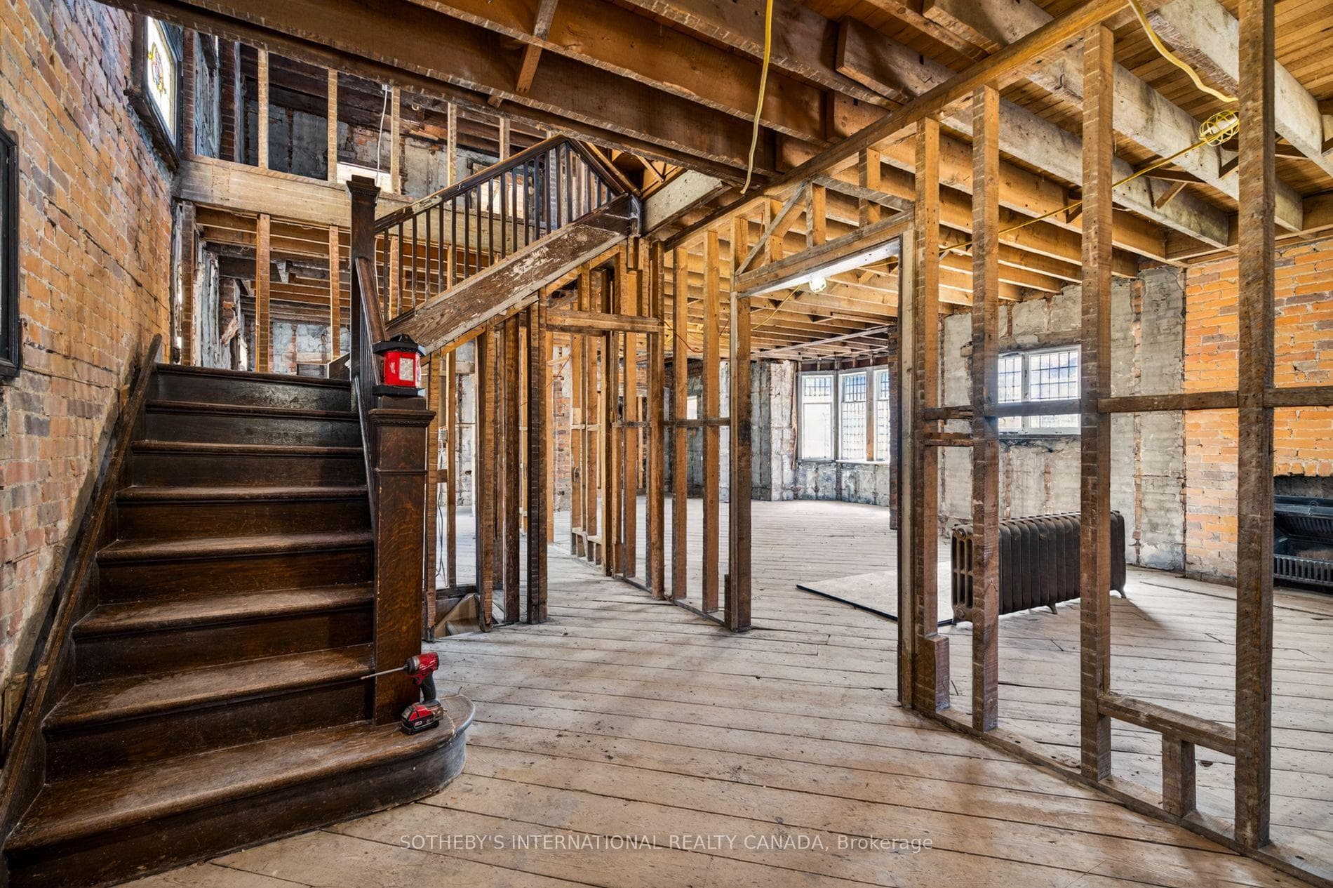 579 Indian Road photo 5