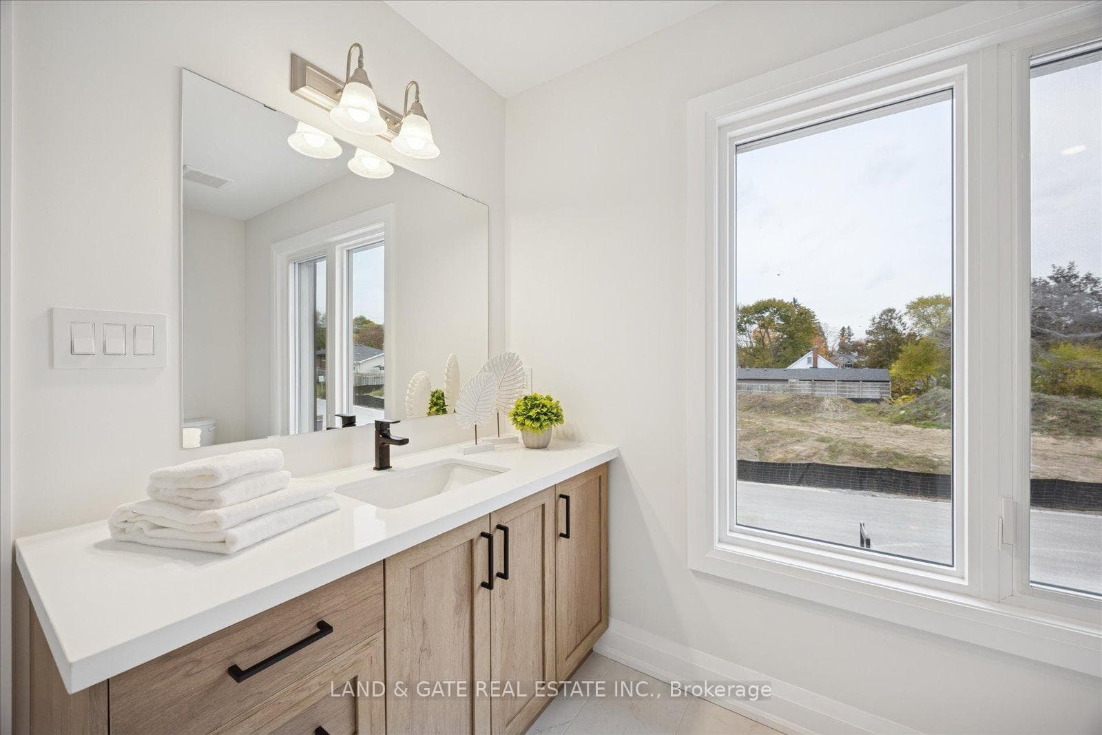 989 Queensdale Avenue photo 21