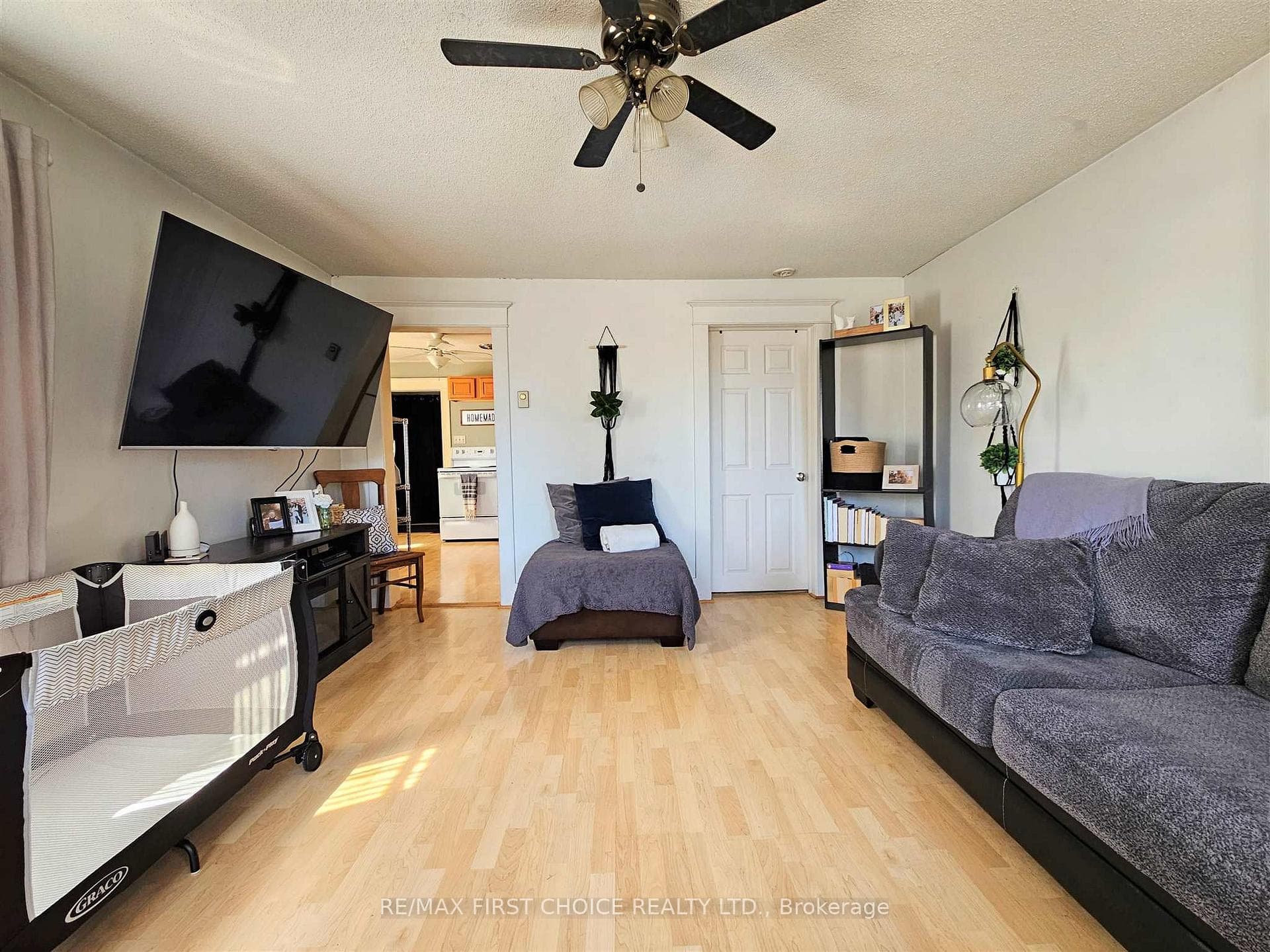 909 Victoria Avenue photo 3