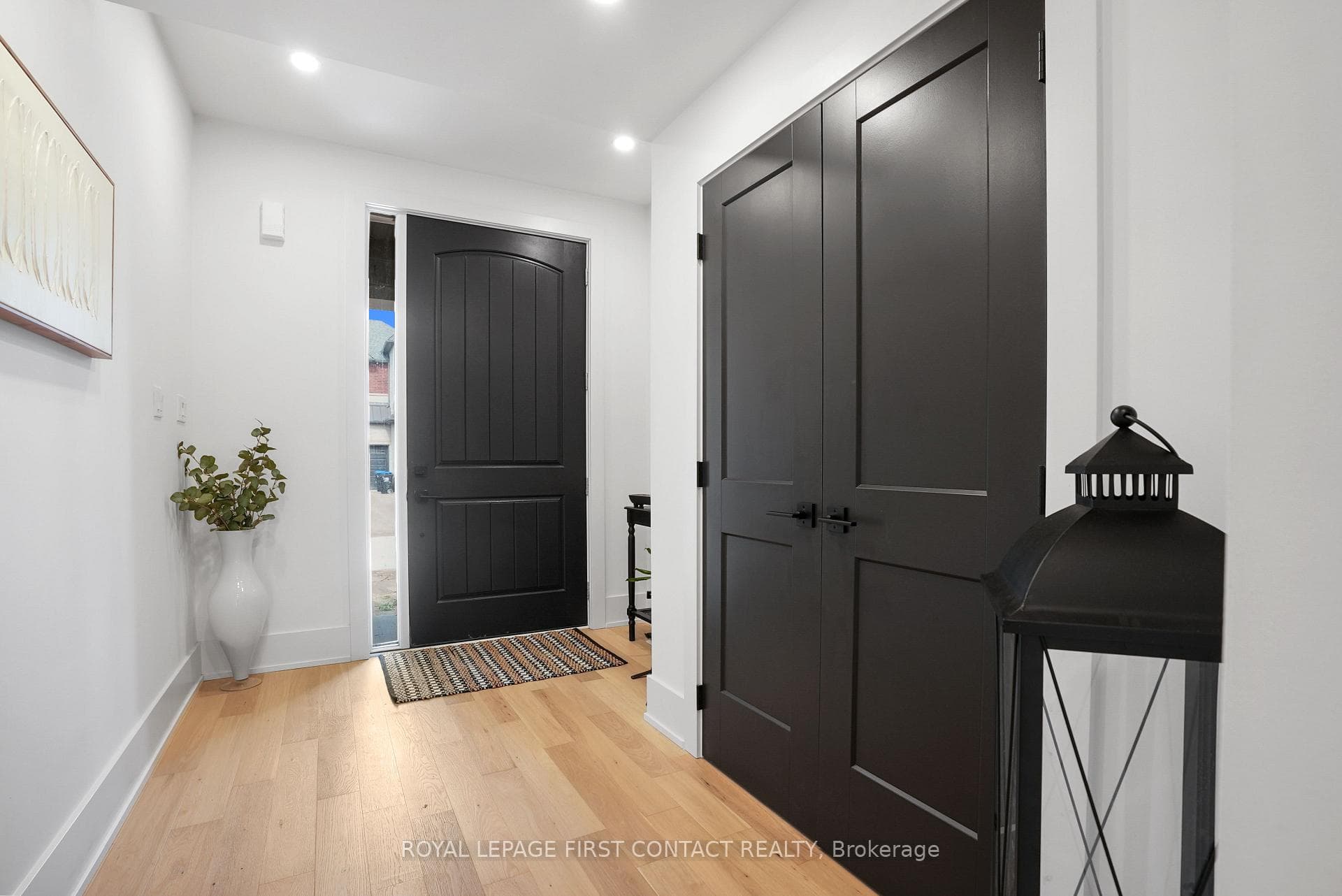 8 Kiernan Crescent photo 2