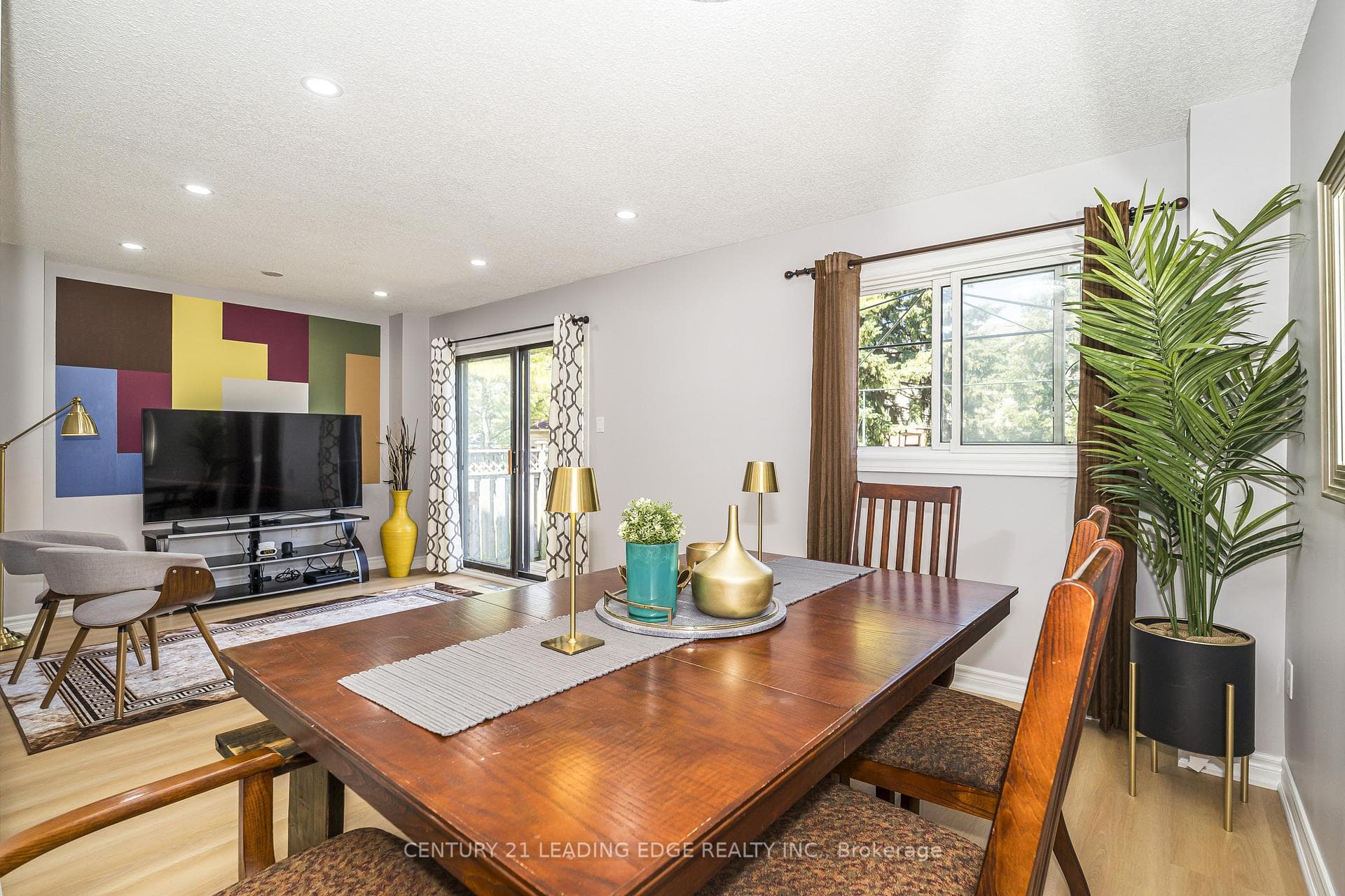 42 Hewitt Crescent photo 8