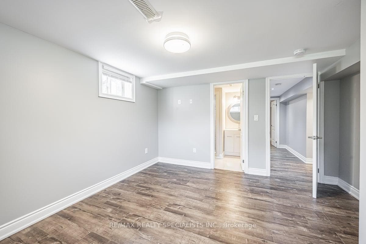 24 Parkway Avenue photo 18