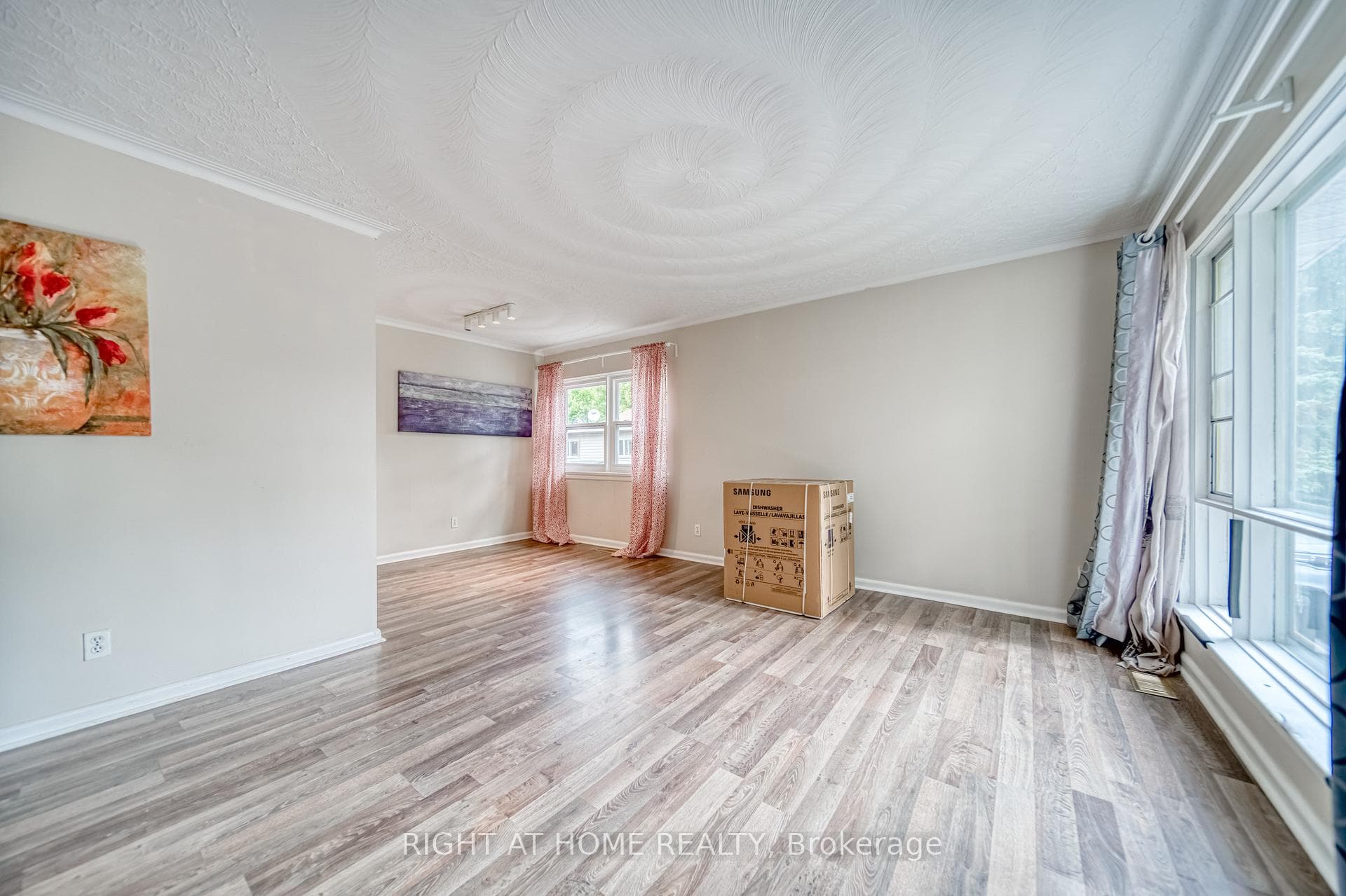 1353 Waverly Avenue photo 10