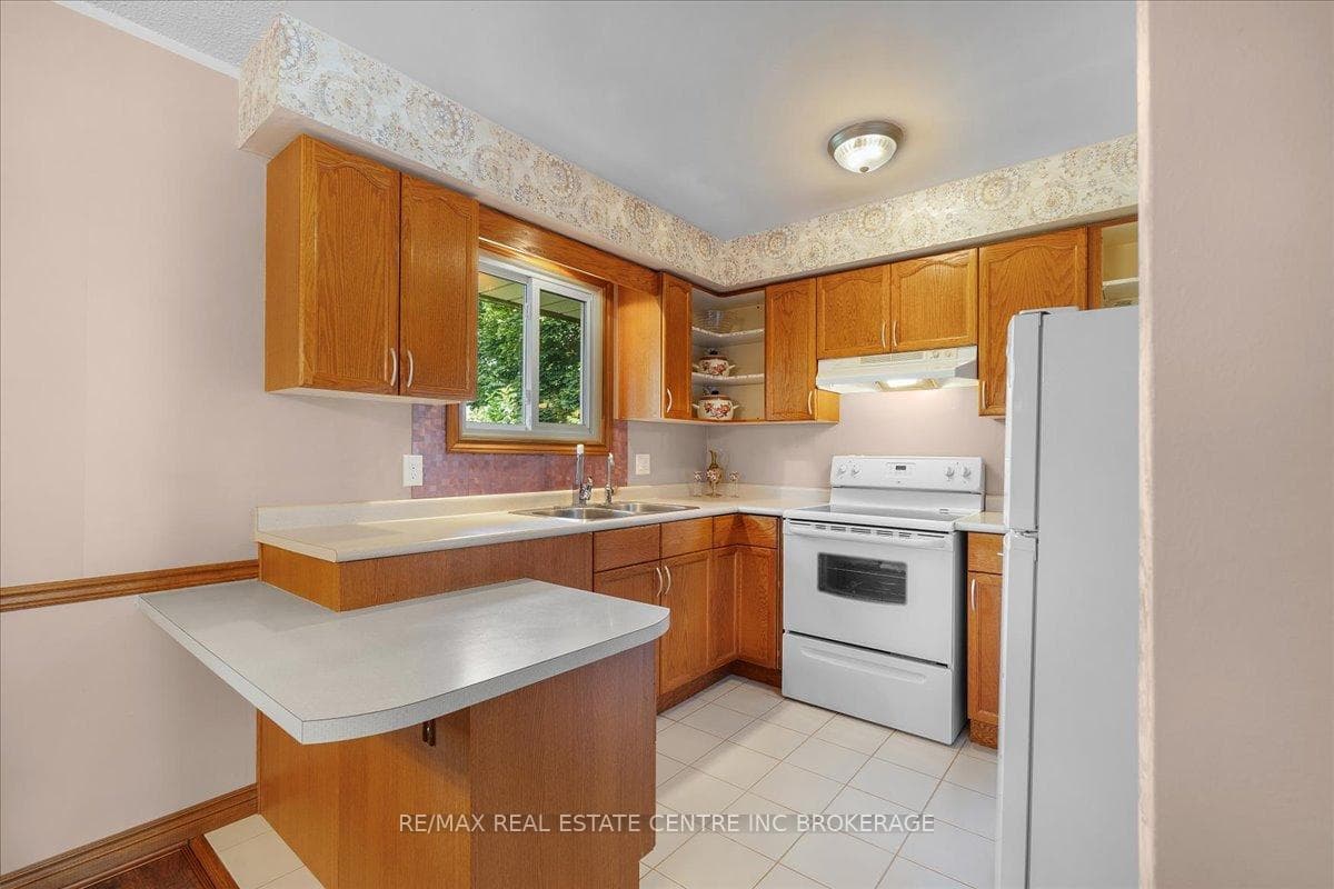 49 CEDARWOODS Crescent photo 8