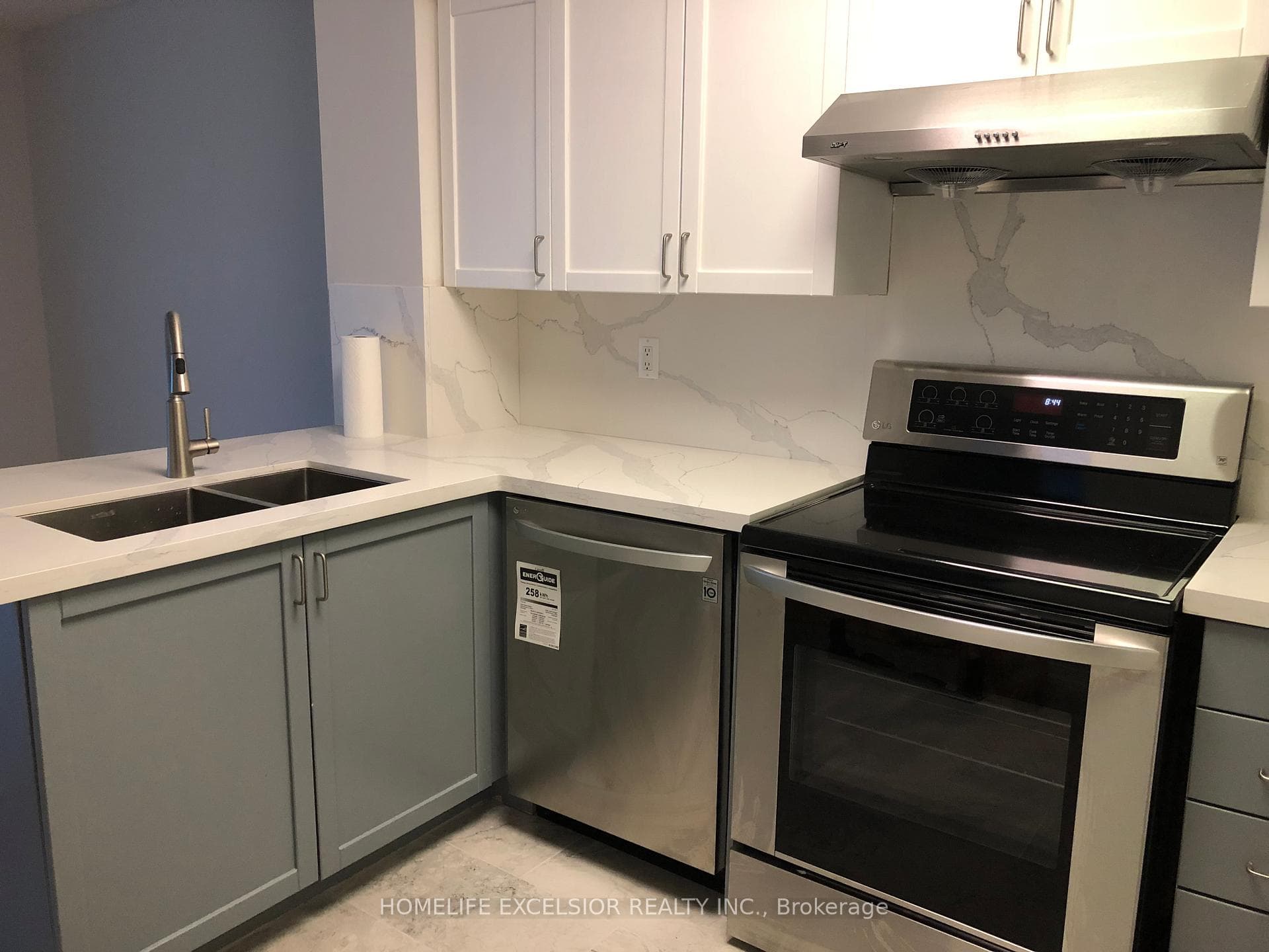 30 Harrison Garden Boulevard Unit 2805 photo 5
