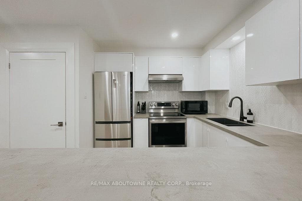 1701 Lampman Avenue Unit 601 photo 10