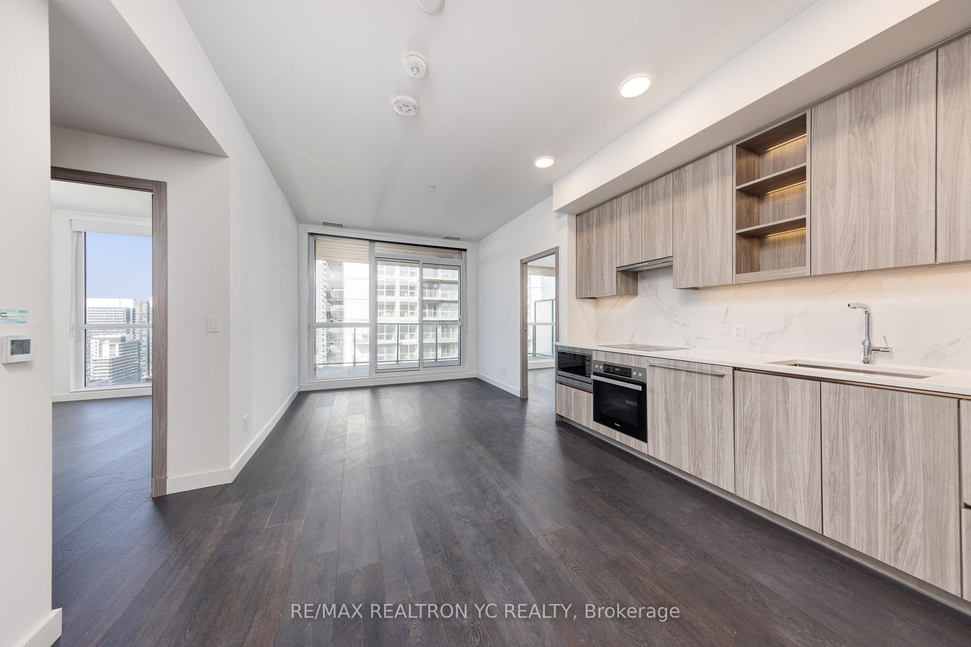 25 Mcmahon Drive Unit 2109 photo 9