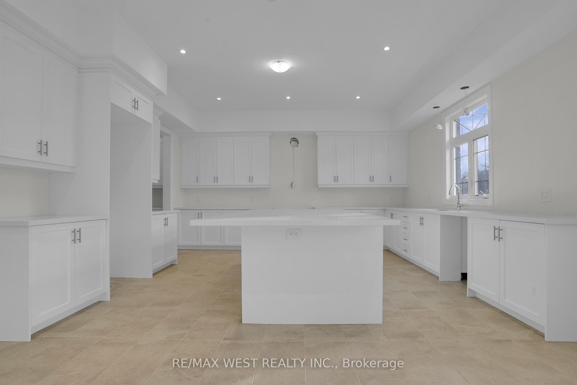 46 Enclave Court photo 17