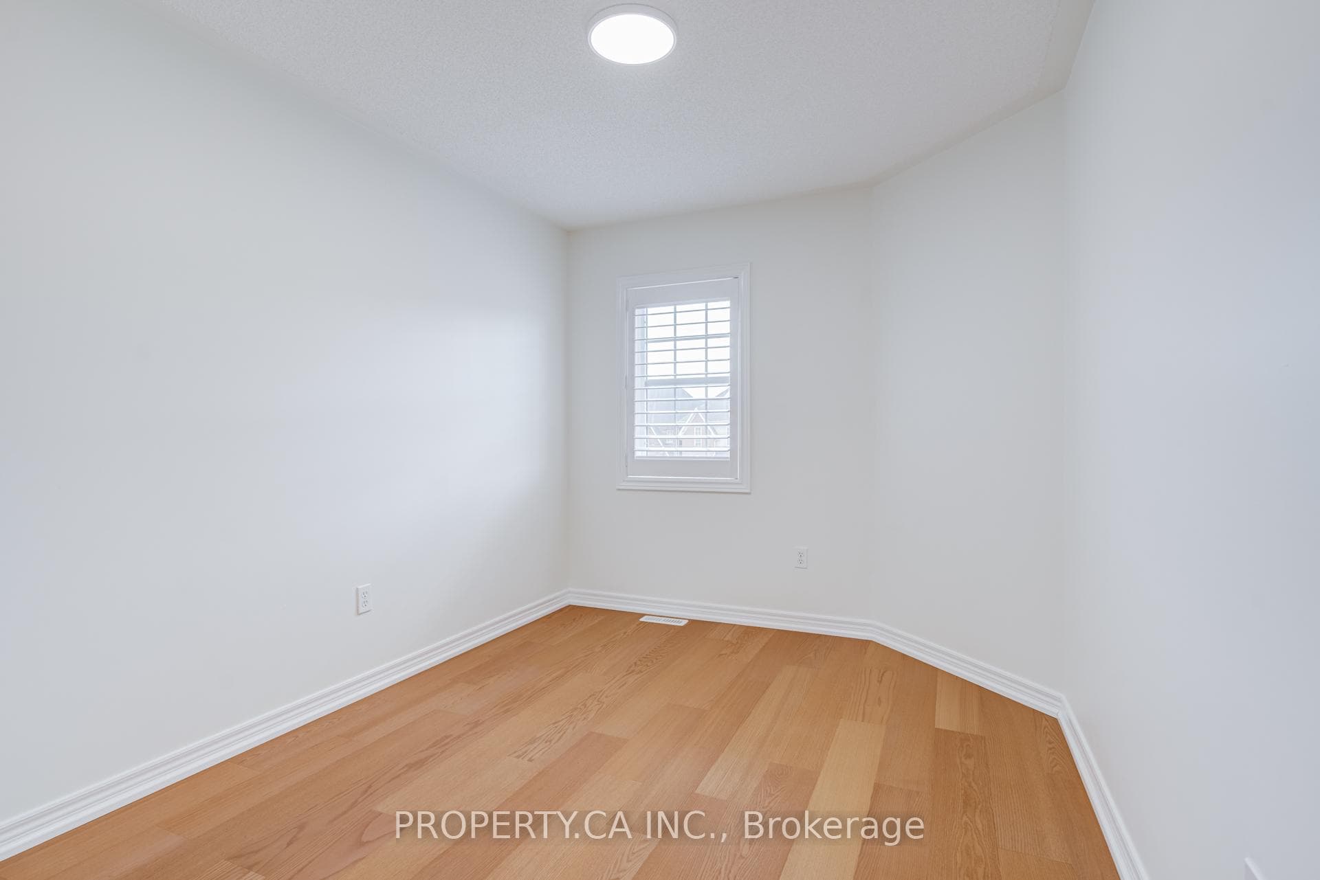 3347 Eglinton Avenue photo 32