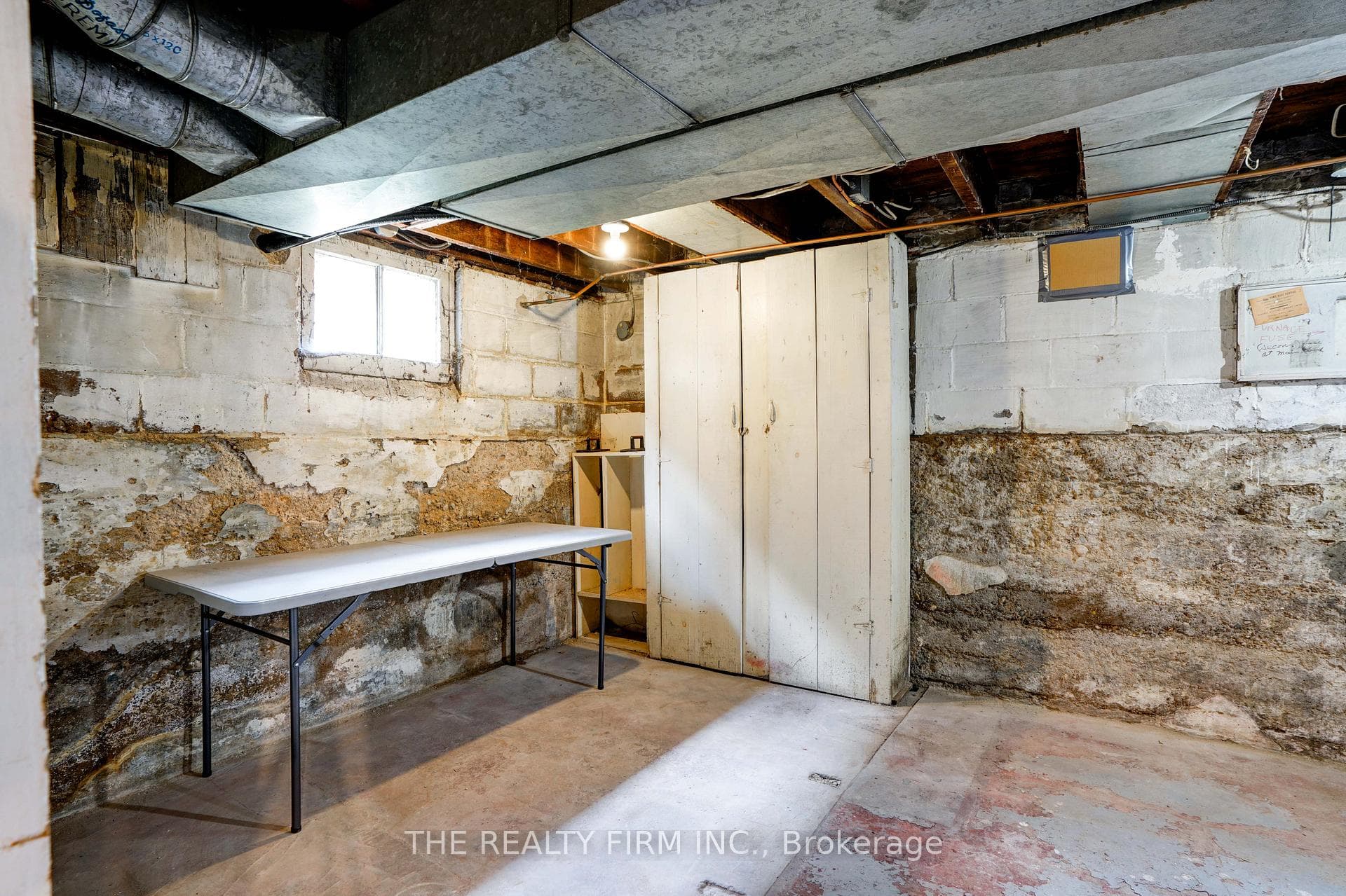 925 Maitland Street photo 23