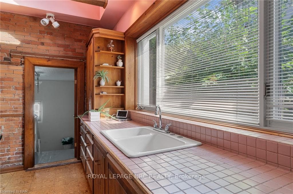 176 DALHOUSIE Avenue photo 13