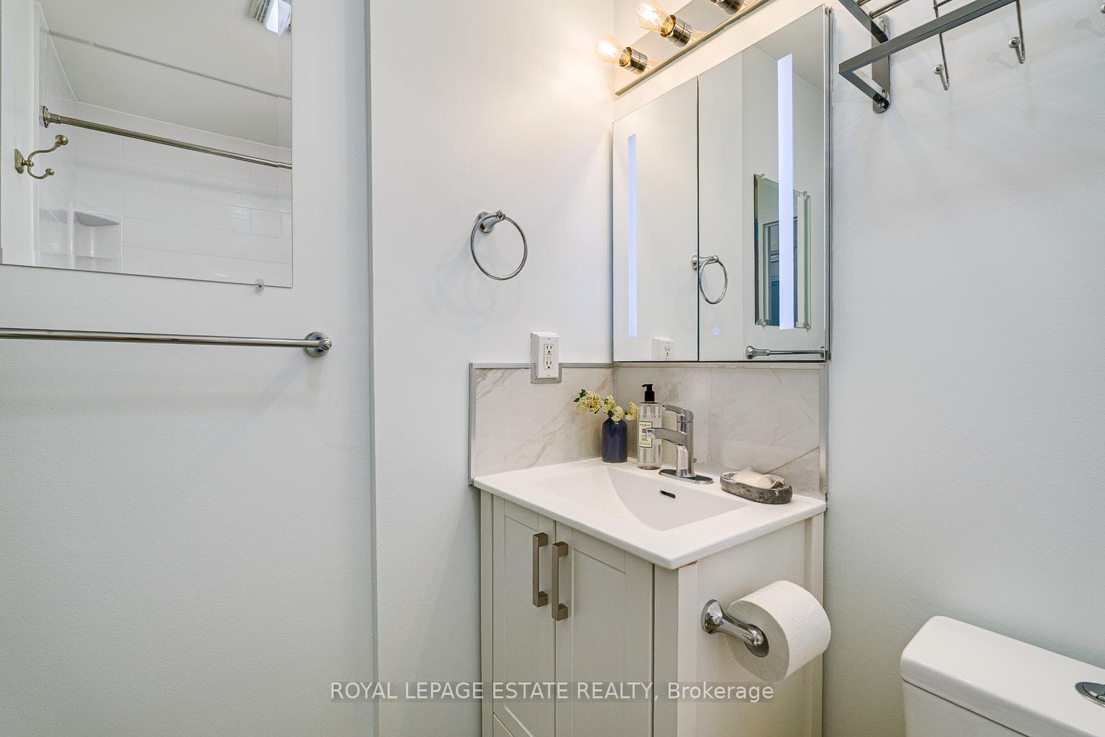 123 Woodbine Avenue Unit 309 photo 8